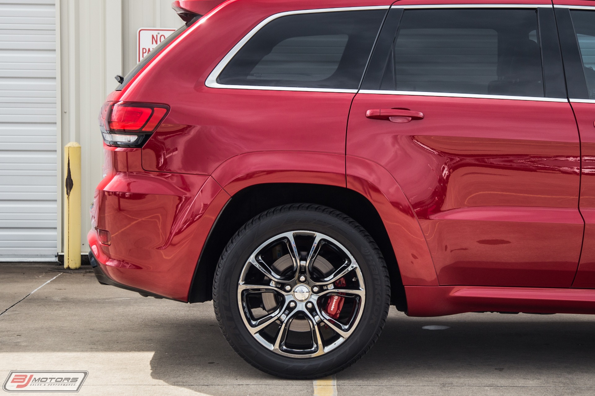 Used-2014-Jeep-Grand-Cherokee-SRT