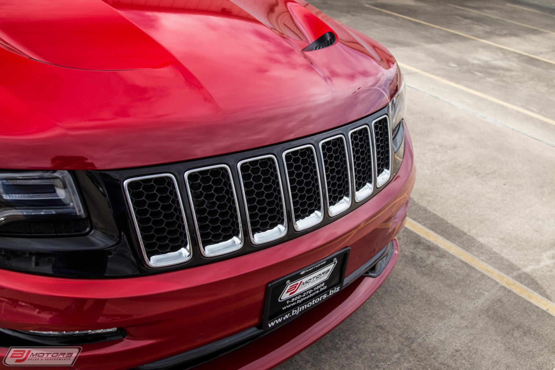 Used-2014-Jeep-Grand-Cherokee-SRT