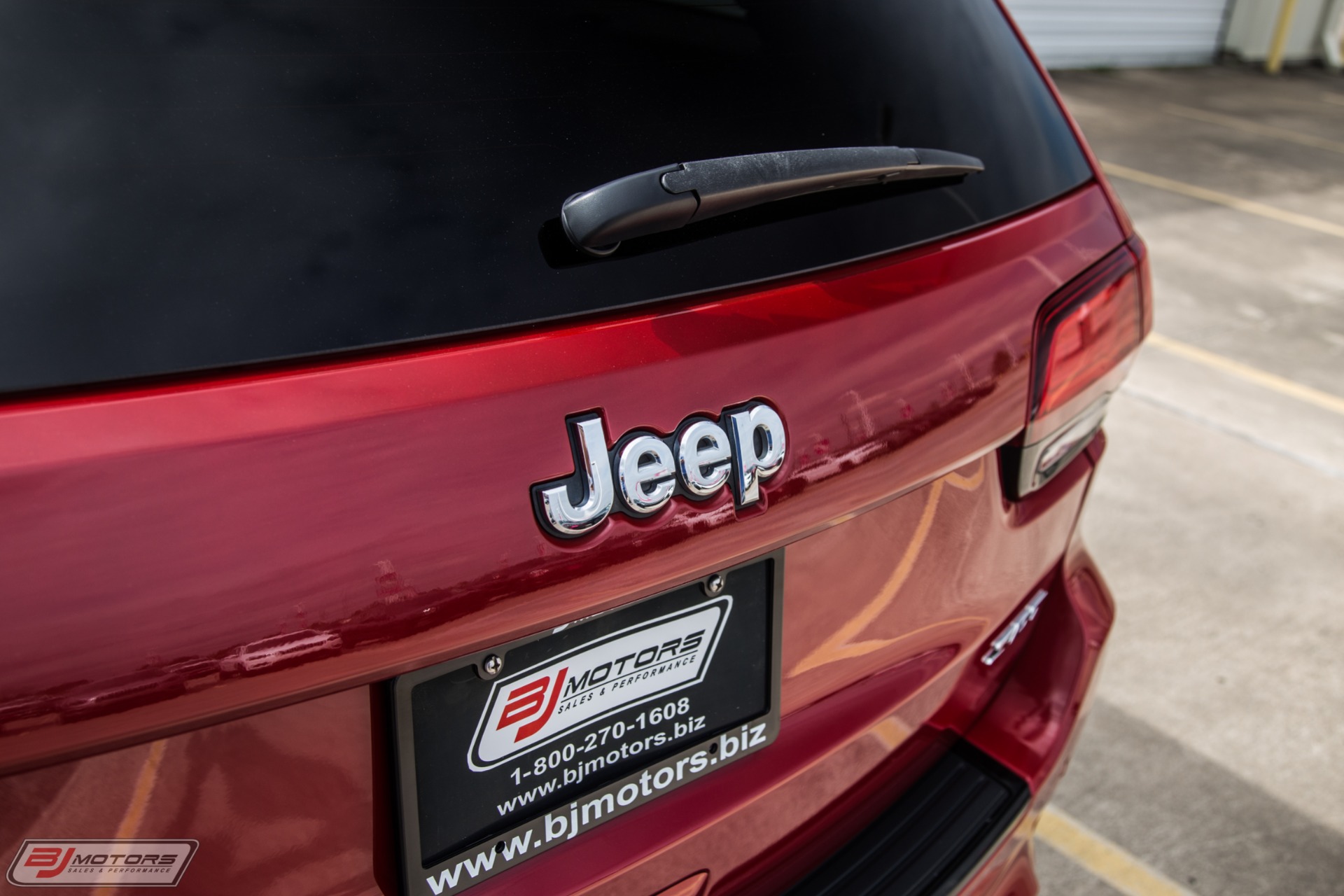 Used-2014-Jeep-Grand-Cherokee-SRT