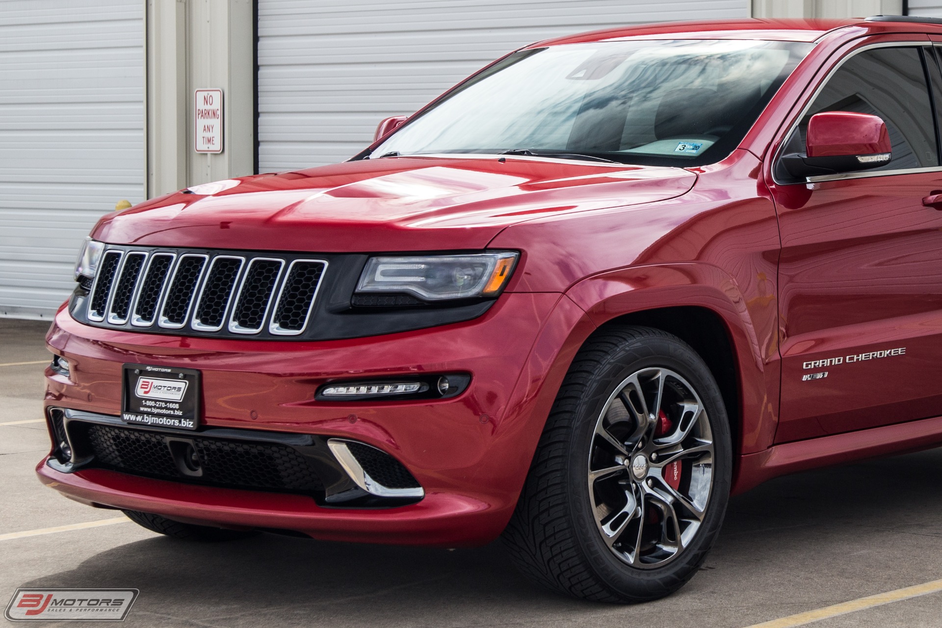 Used-2014-Jeep-Grand-Cherokee-SRT