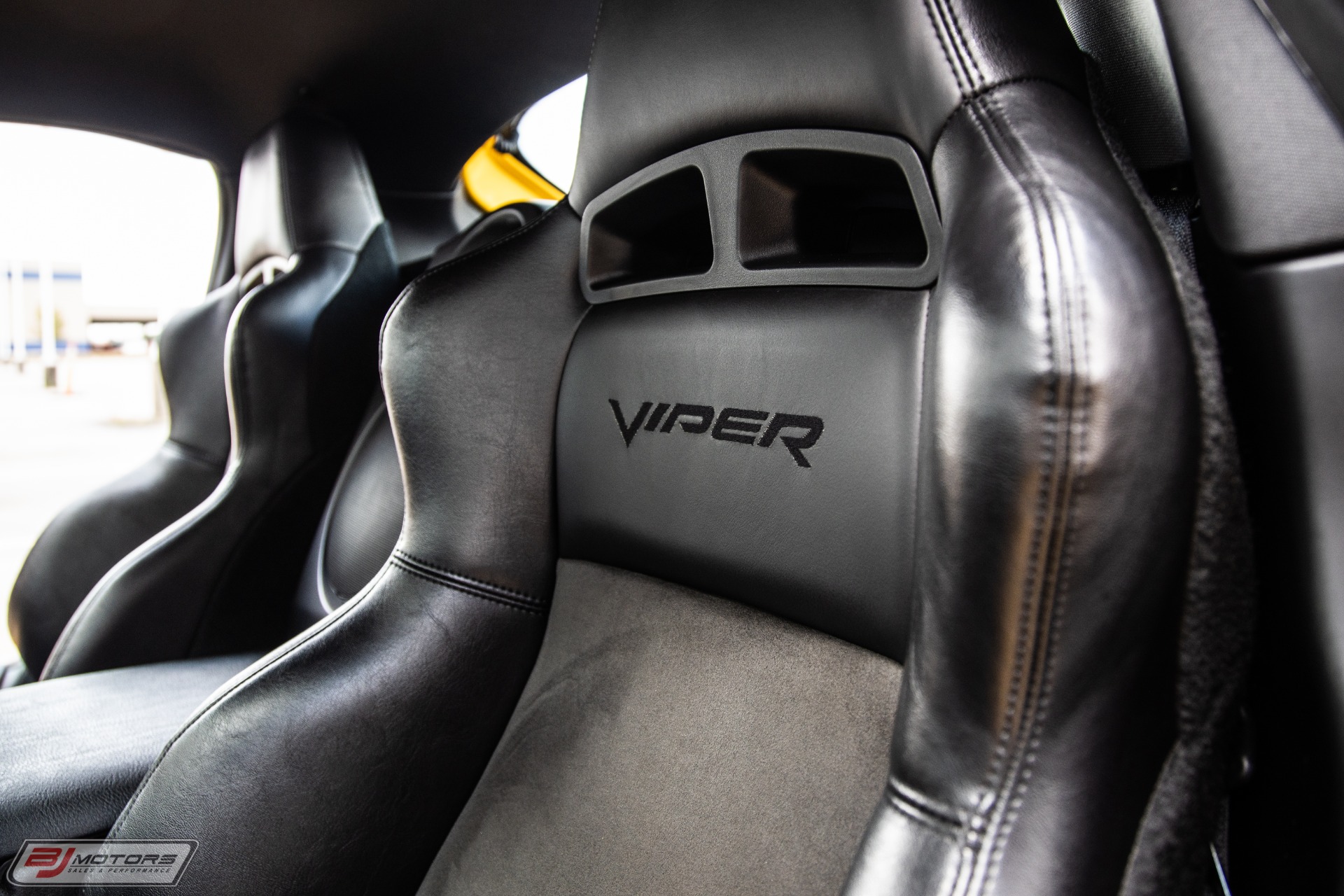 Used-2006-Dodge-Viper-SRT-10