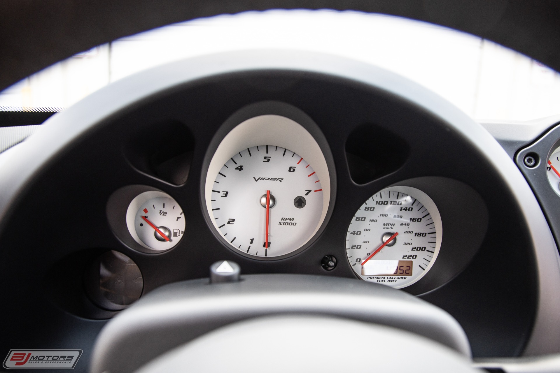 Used-2006-Dodge-Viper-SRT-10