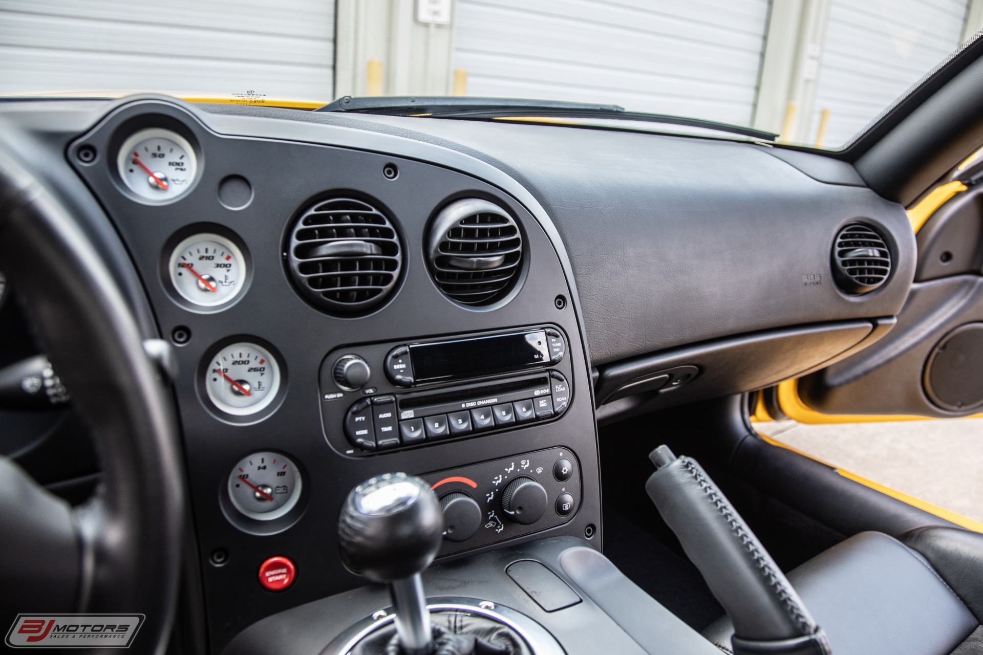 Used-2006-Dodge-Viper-SRT-10