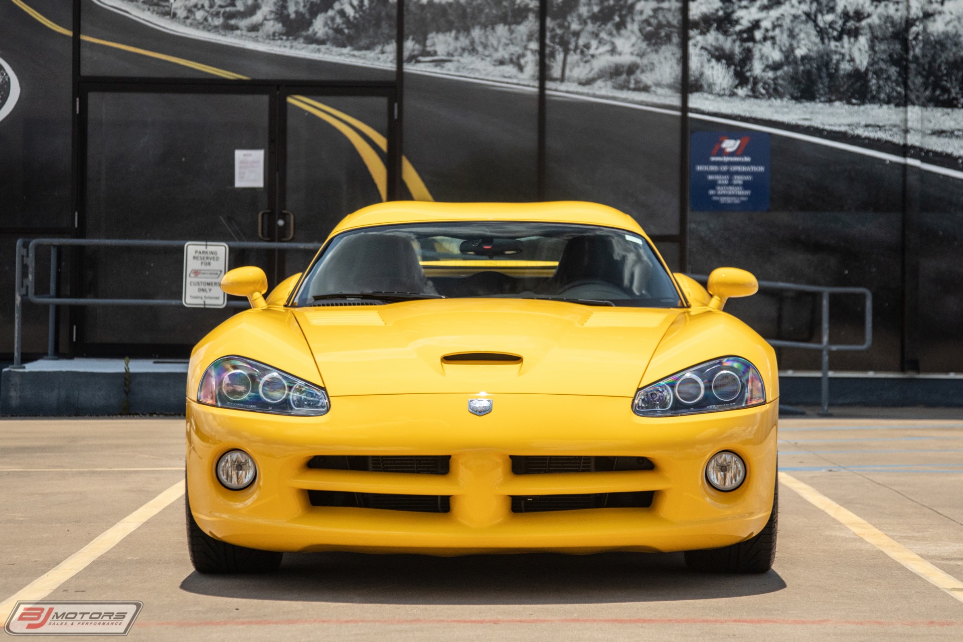 Used-2006-Dodge-Viper-SRT-10