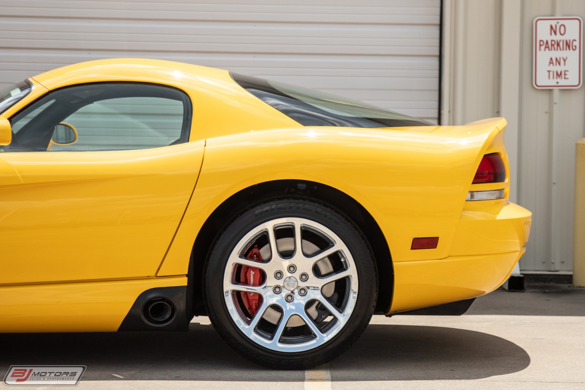 Used-2006-Dodge-Viper-SRT-10