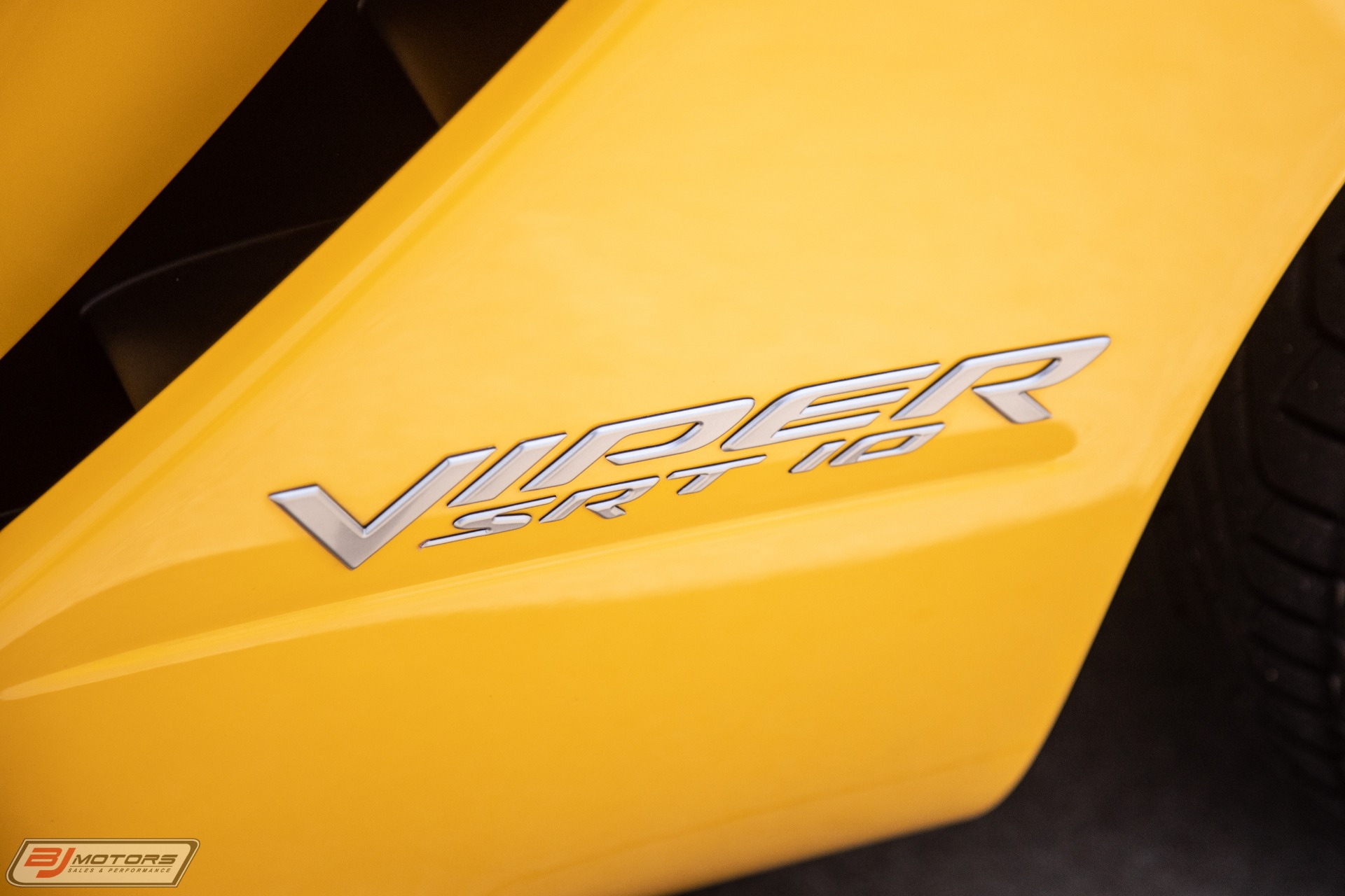 Used-2006-Dodge-Viper-SRT-10