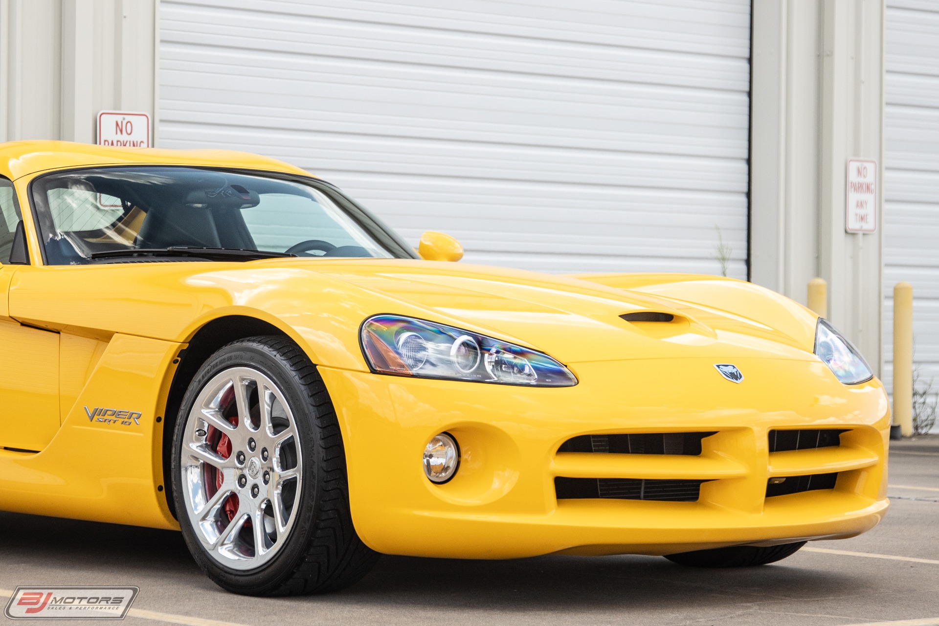 Used-2006-Dodge-Viper-SRT-10