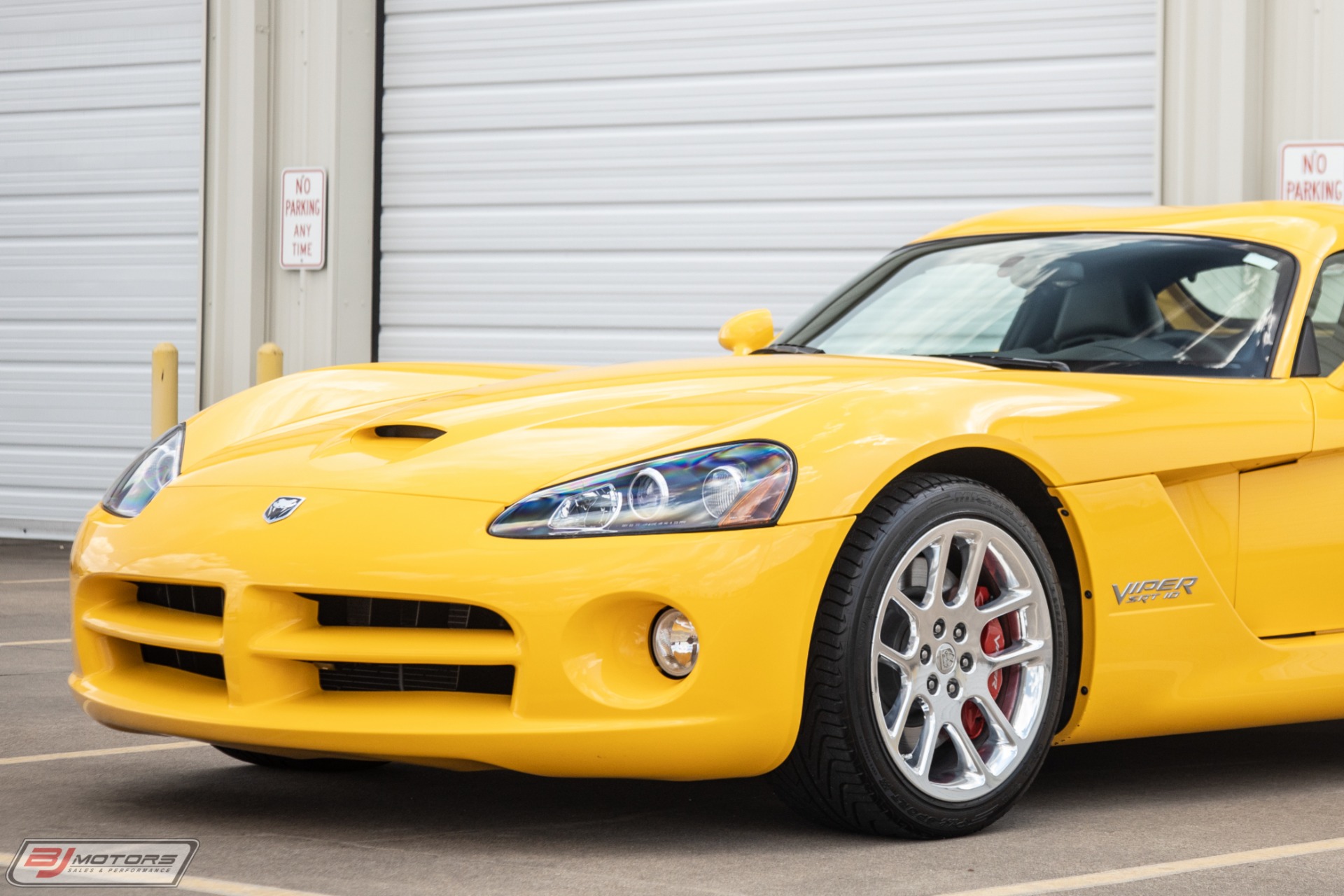 Used-2006-Dodge-Viper-SRT-10