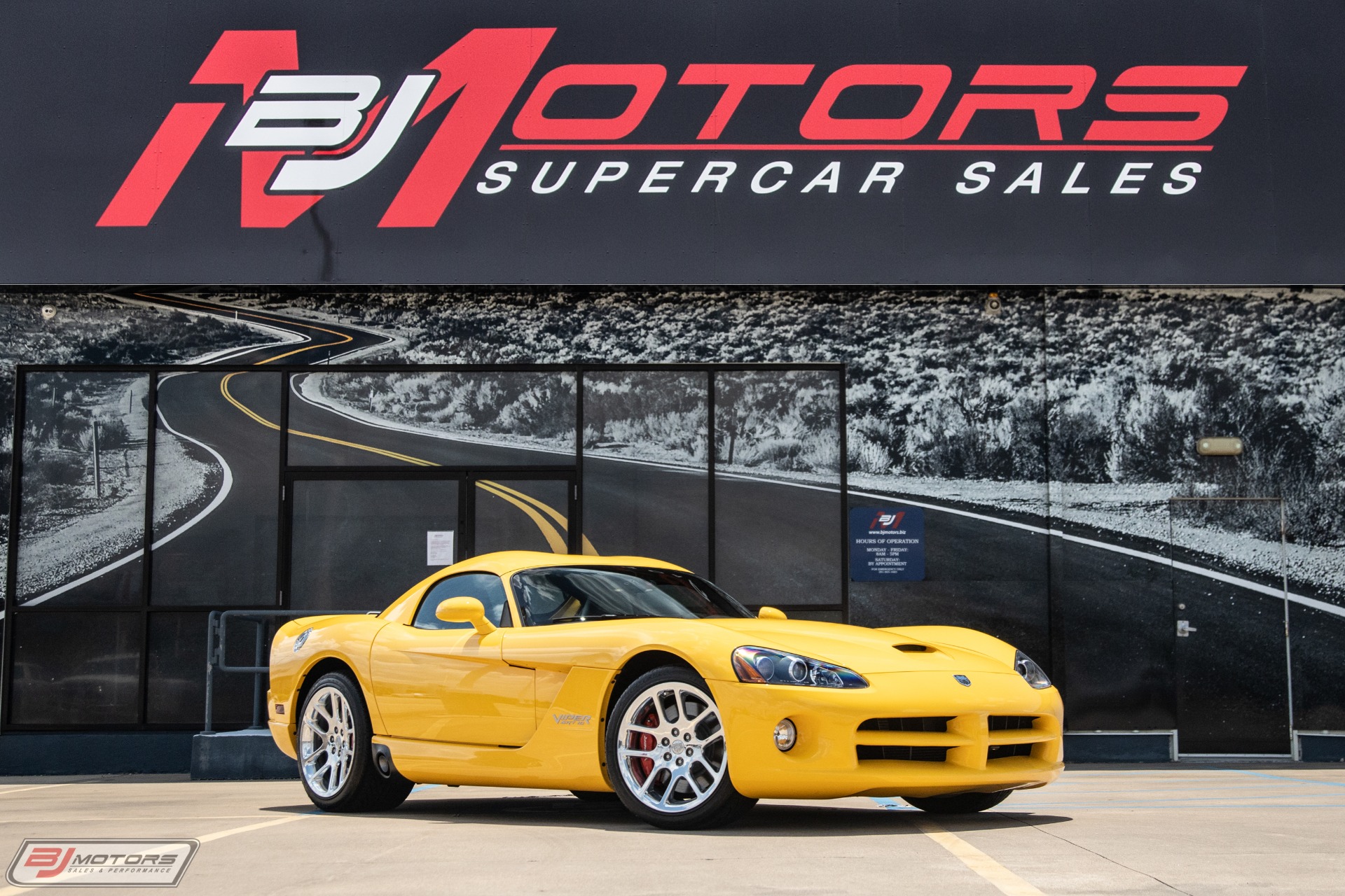 Used-2006-Dodge-Viper-SRT-10