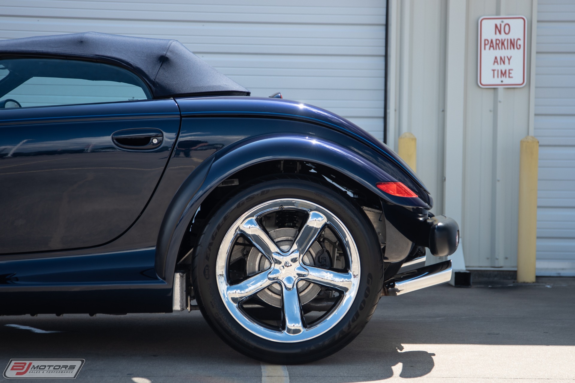 Used-2001-Chrysler-Prowler-Mulholland-Edition