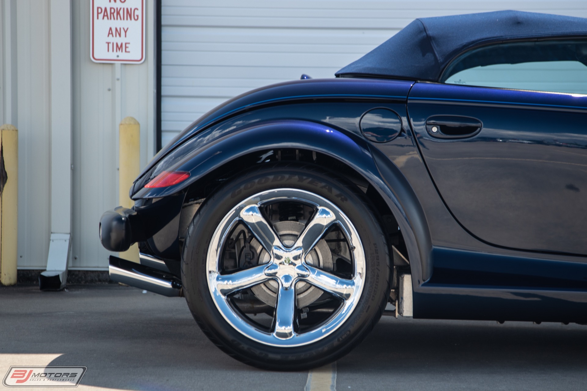 Used-2001-Chrysler-Prowler-Mulholland-Edition