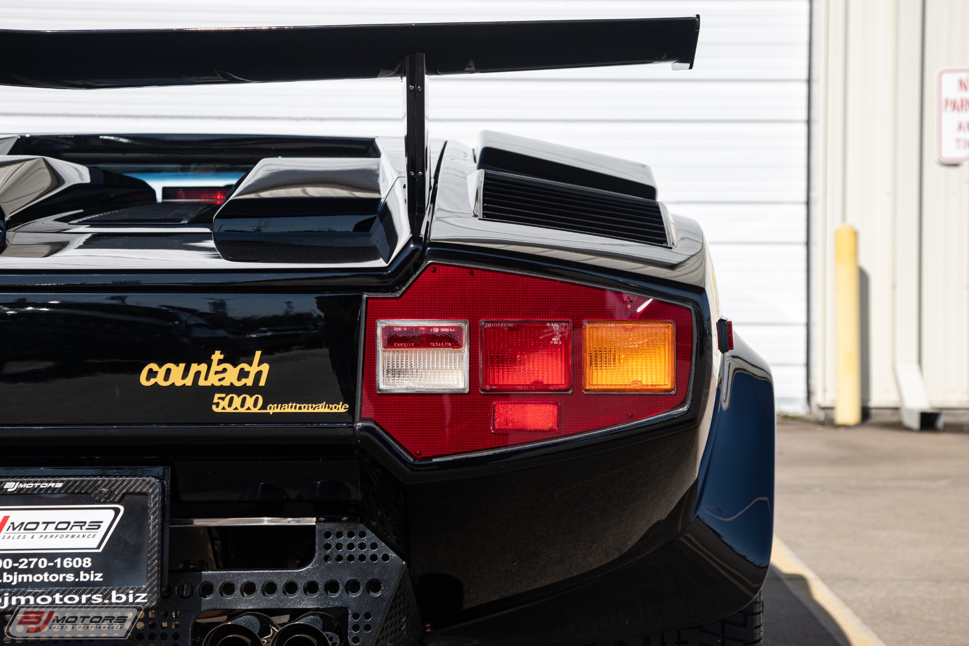 Used-1987-Lamborghini-Countach-LP5000-QV