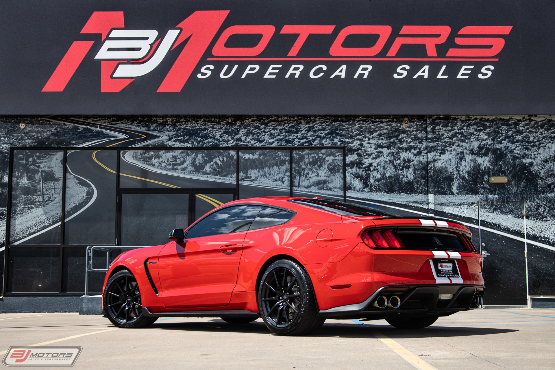 Used-2016-Ford-Mustang-Shelby-GT350