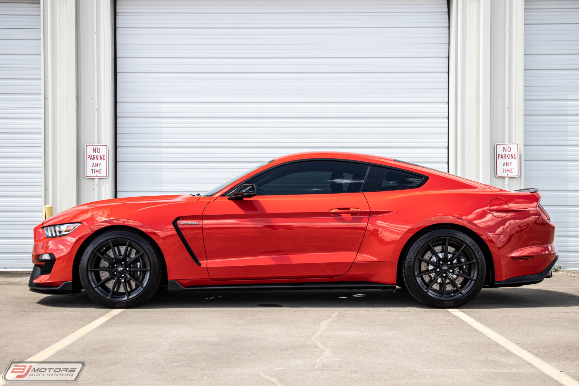 Used-2016-Ford-Mustang-Shelby-GT350