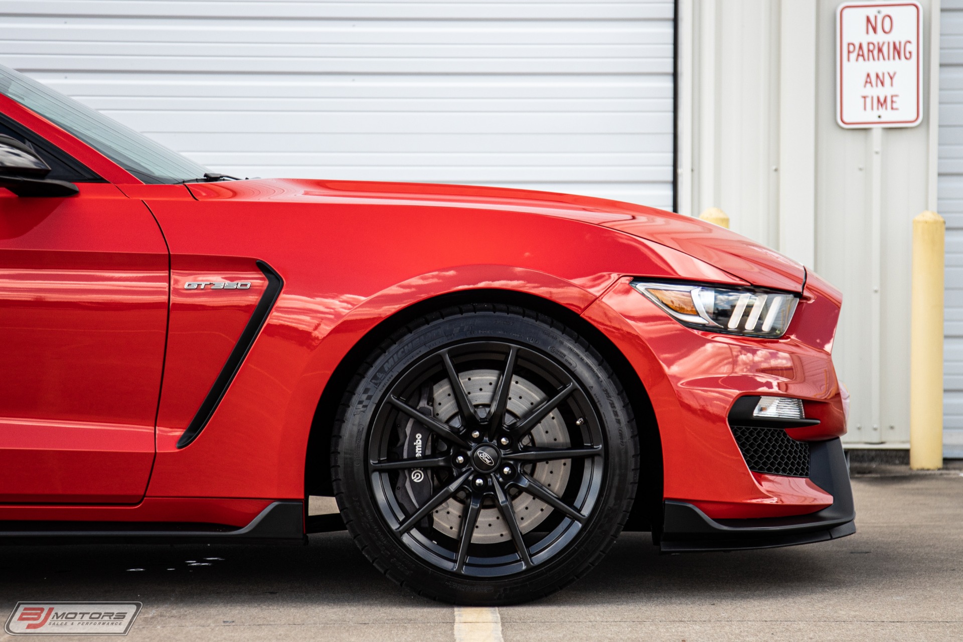 Used-2016-Ford-Mustang-Shelby-GT350