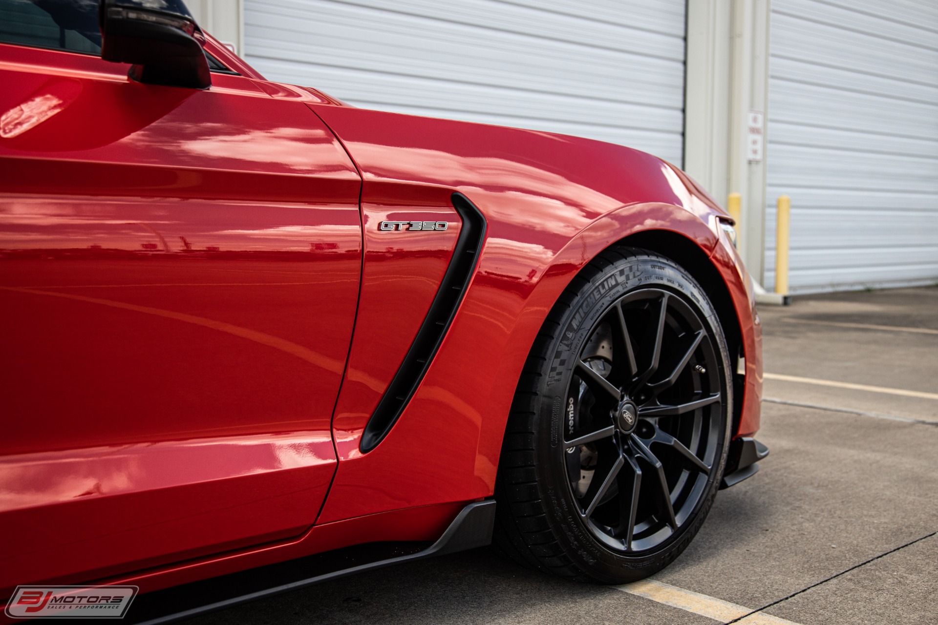 Used-2016-Ford-Mustang-Shelby-GT350