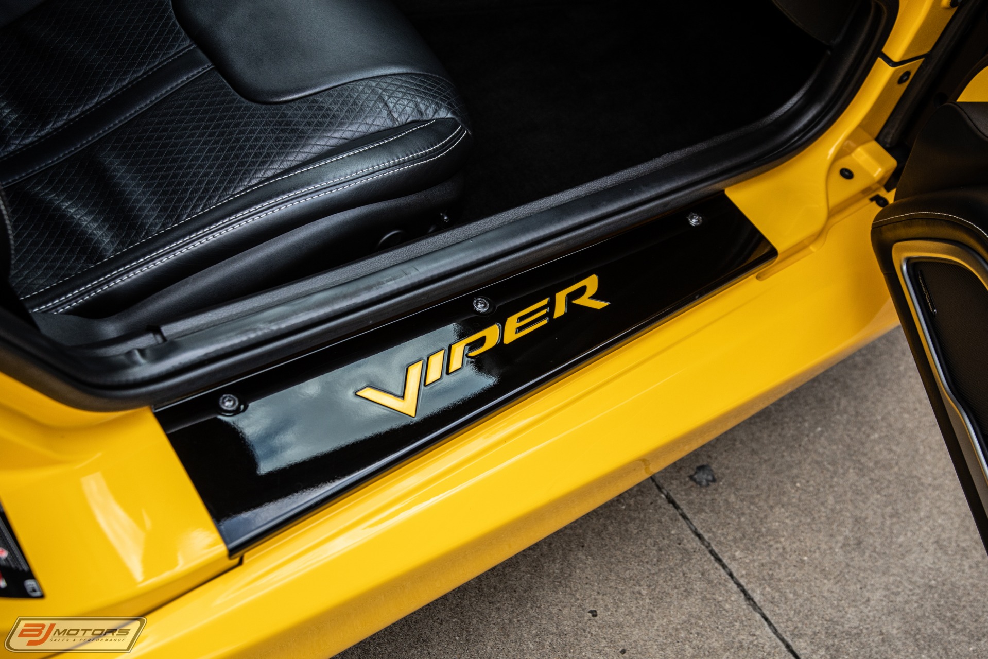 Used-2013-Dodge-Viper-GTS