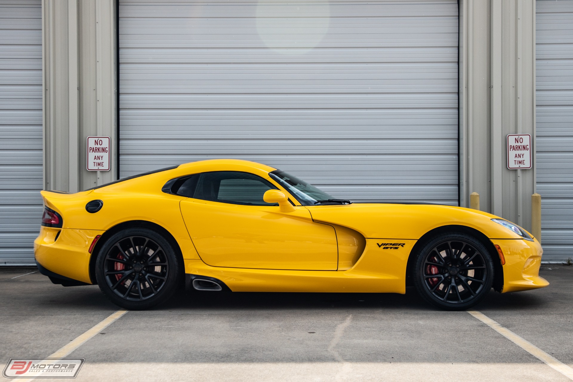 Used-2013-Dodge-Viper-GTS