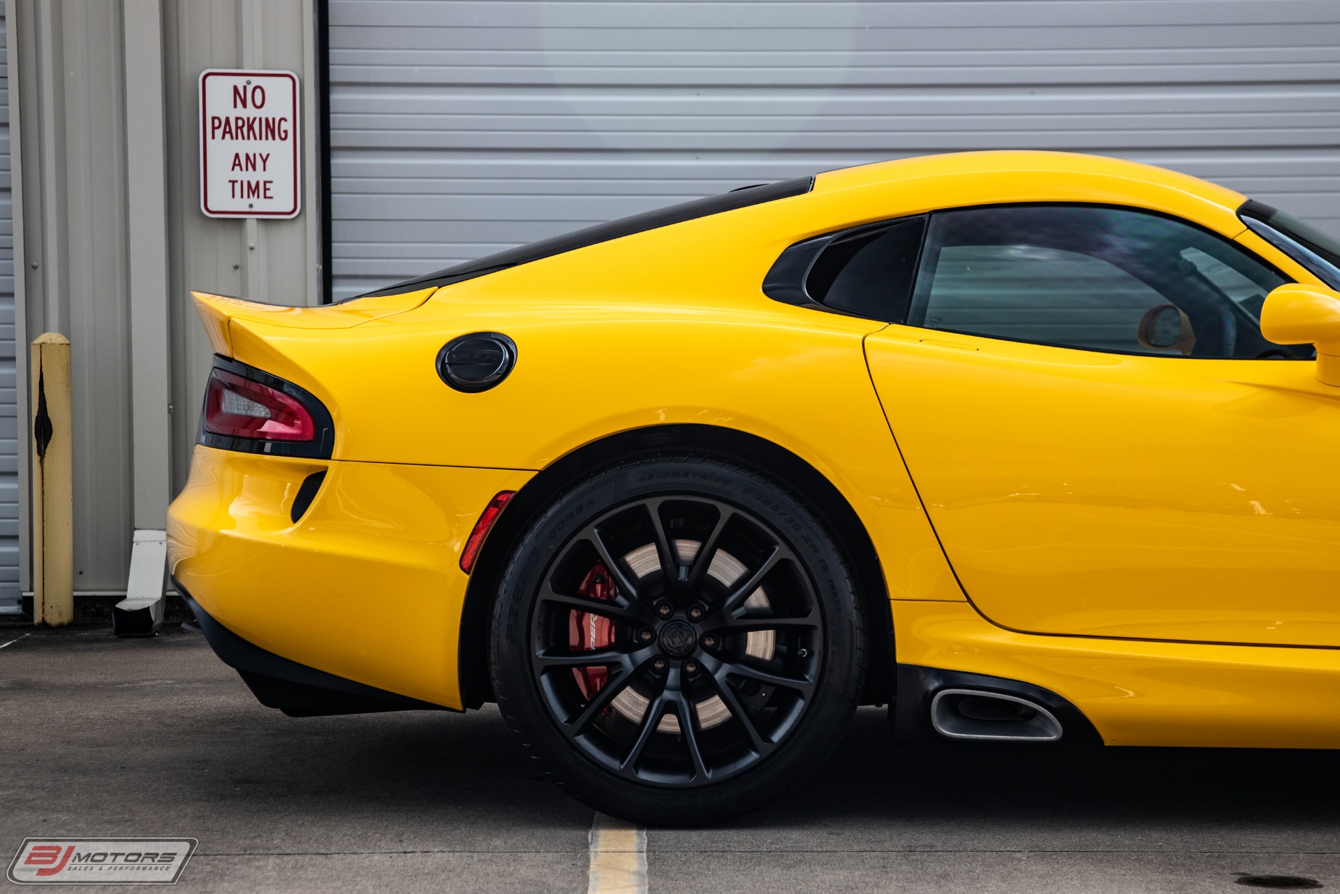 Used-2013-Dodge-Viper-GTS