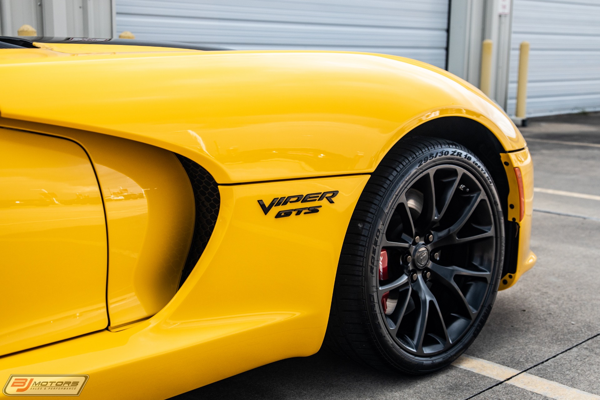 Used-2013-Dodge-Viper-GTS