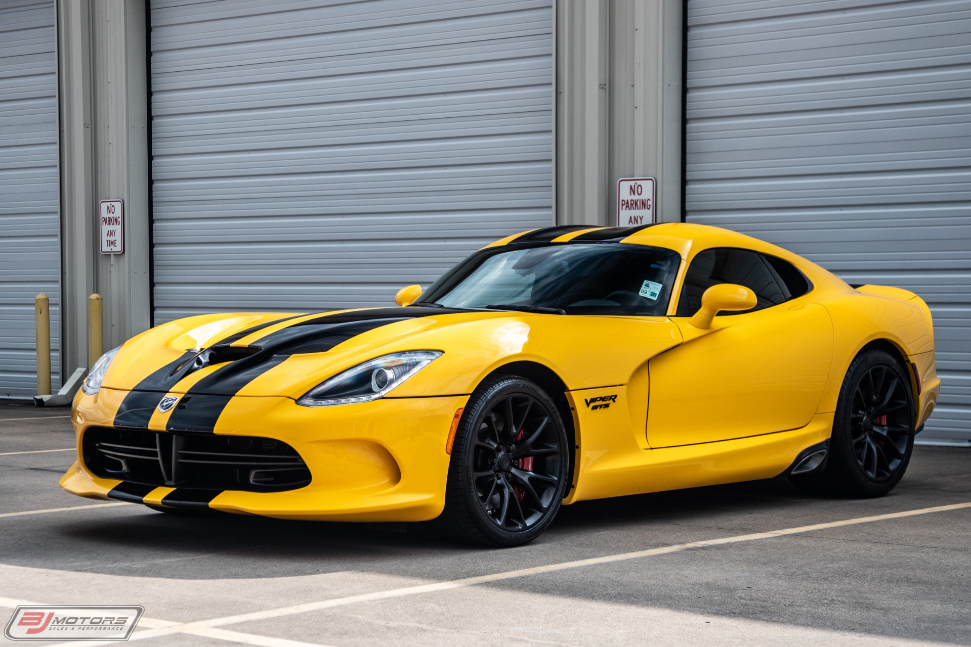 Used-2013-Dodge-Viper-GTS