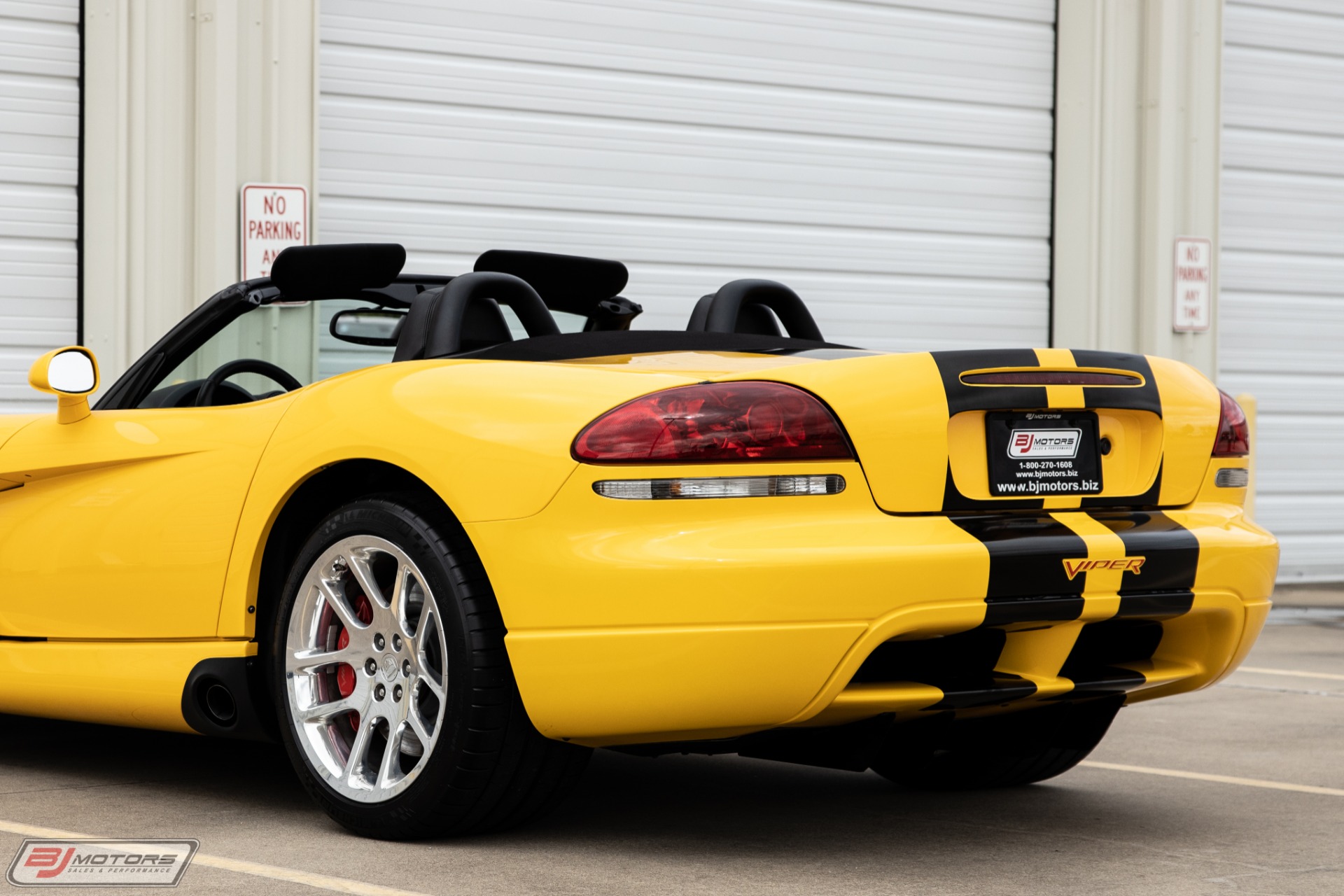 Used-2005-Dodge-Viper-SRT-10