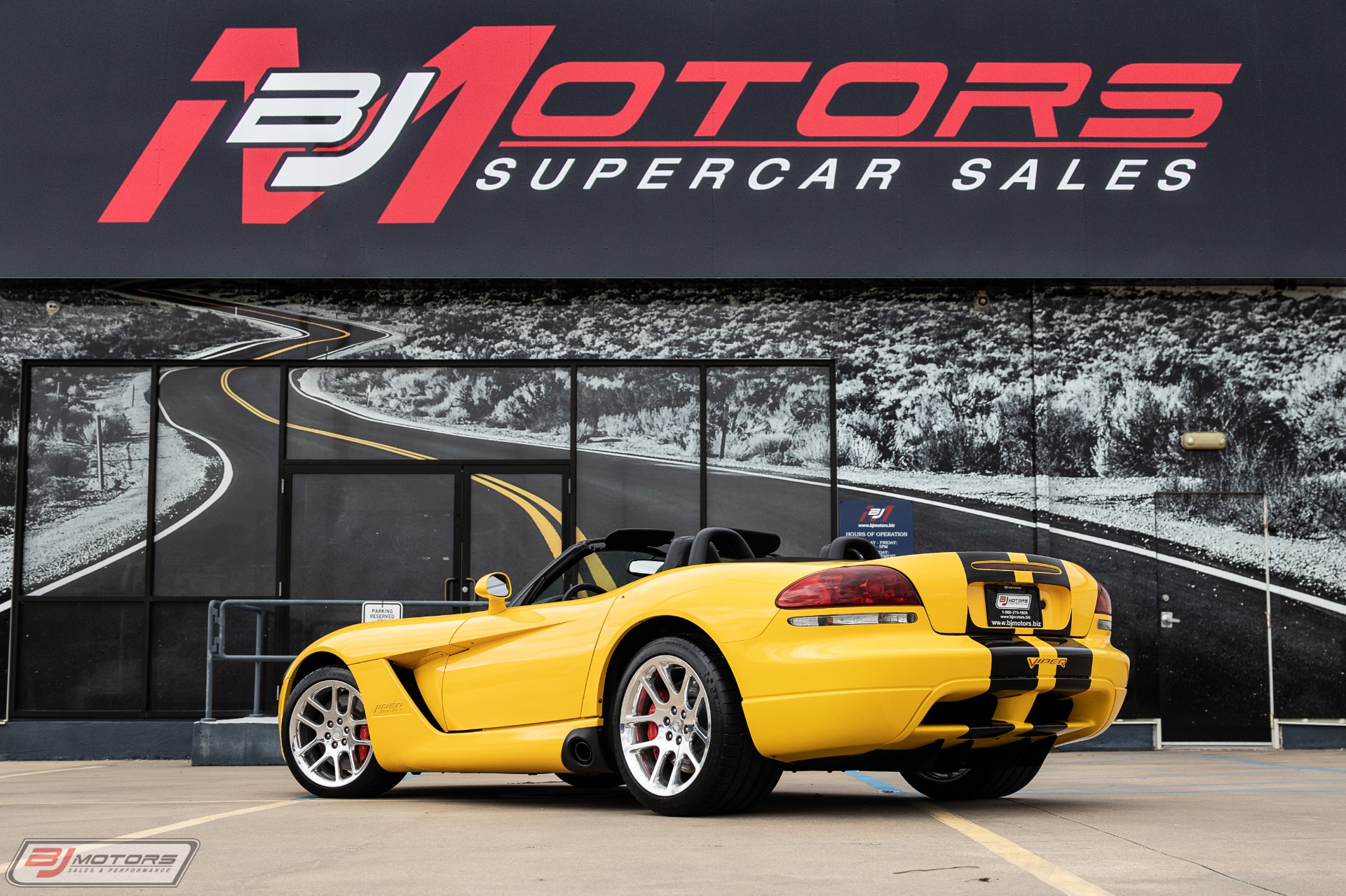 Used-2005-Dodge-Viper-SRT-10