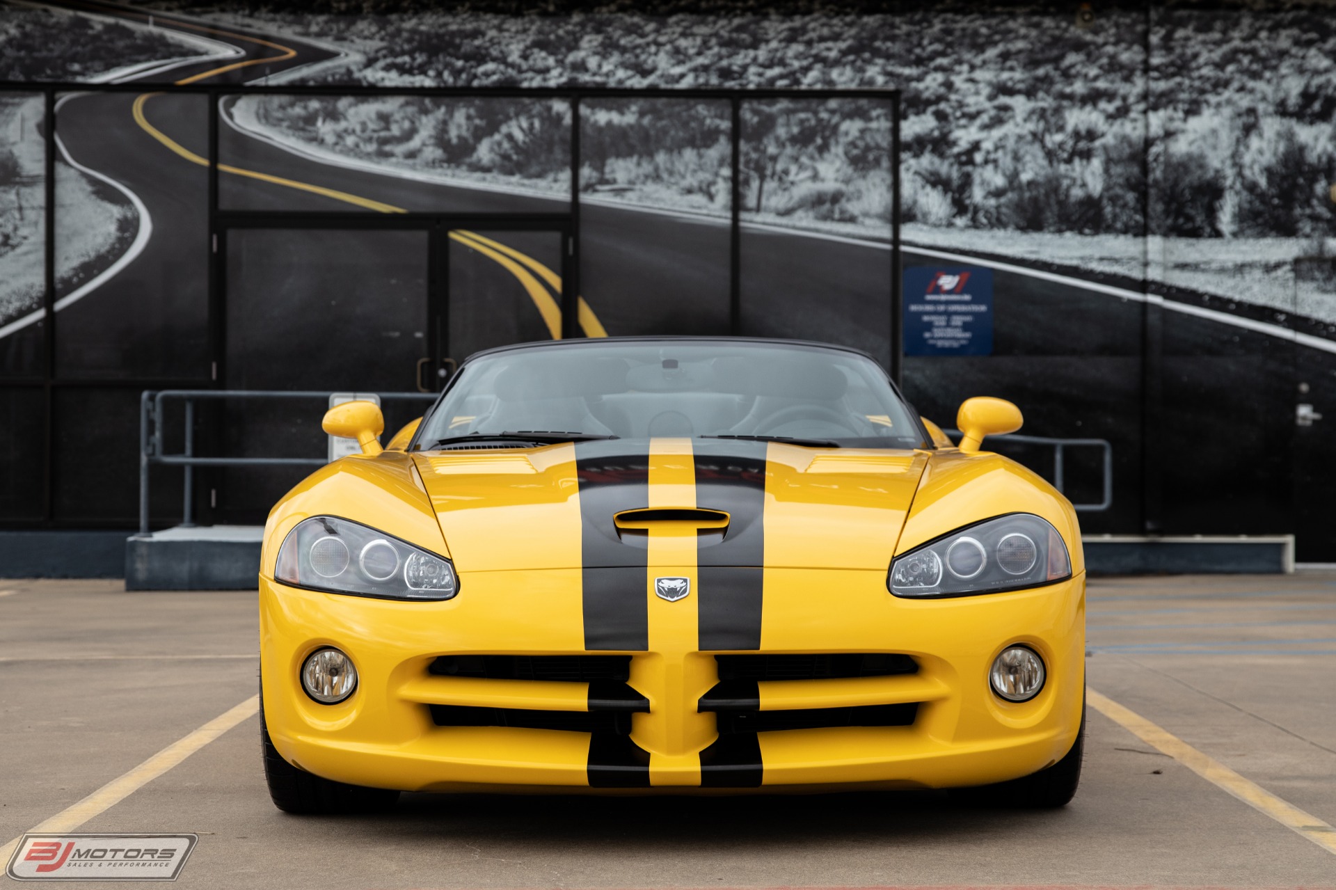 Used-2005-Dodge-Viper-SRT-10