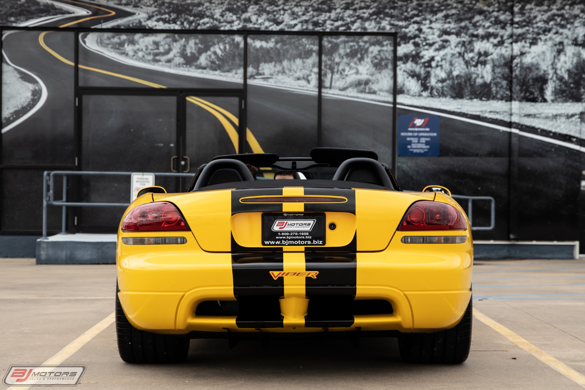 Used-2005-Dodge-Viper-SRT-10