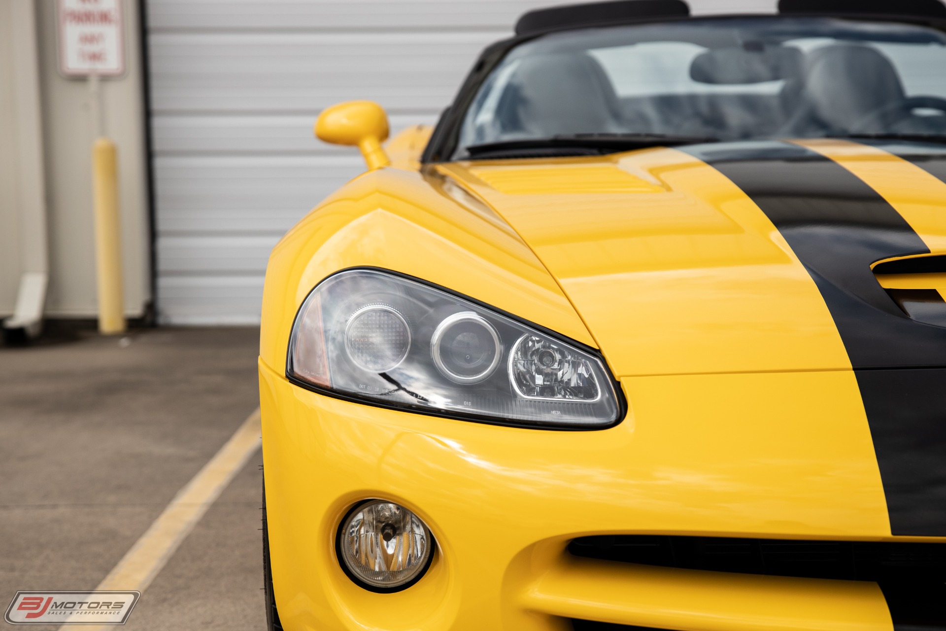 Used-2005-Dodge-Viper-SRT-10