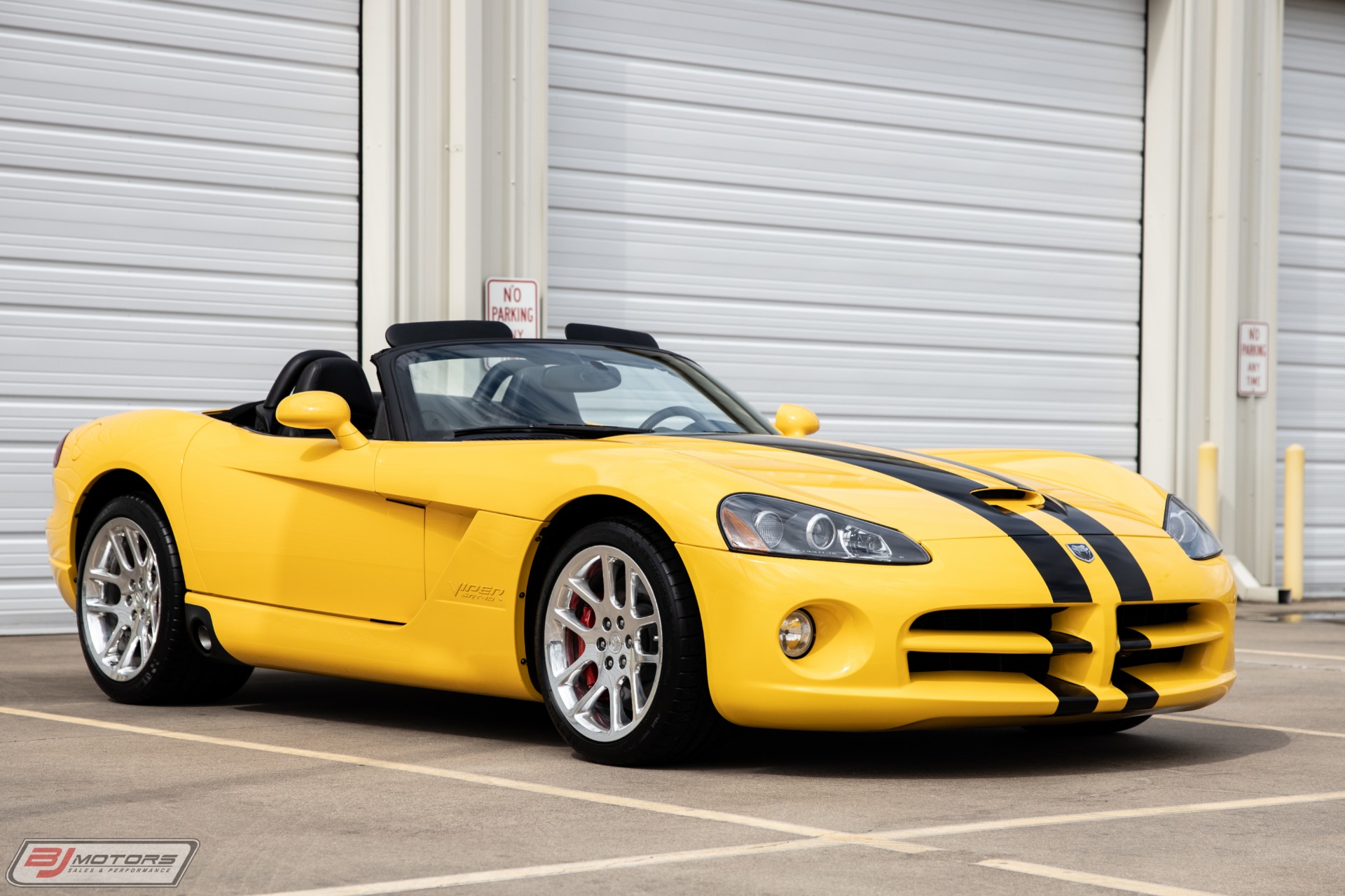 Used-2005-Dodge-Viper-SRT-10