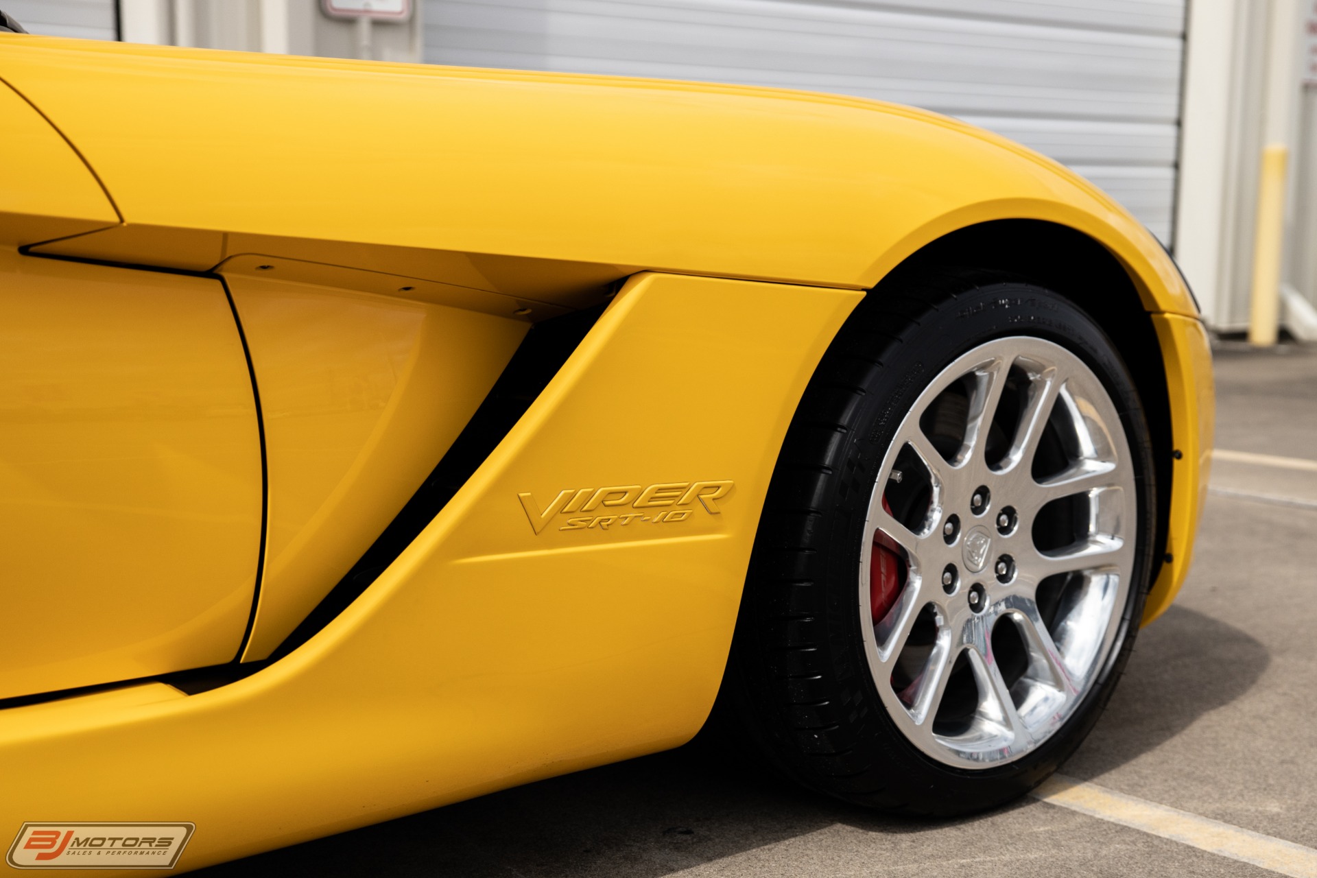 Used-2005-Dodge-Viper-SRT-10