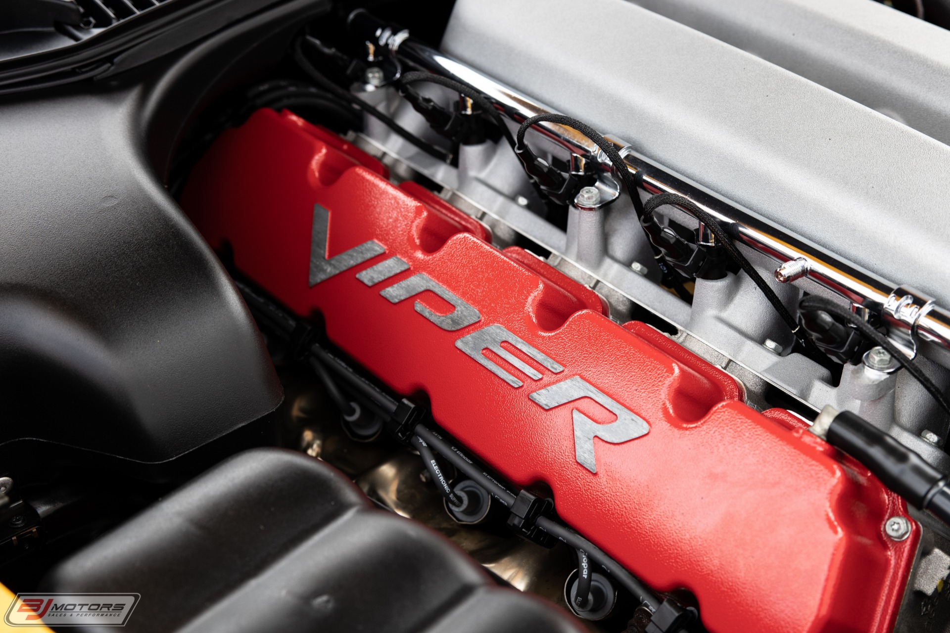 Used-2005-Dodge-Viper-SRT-10