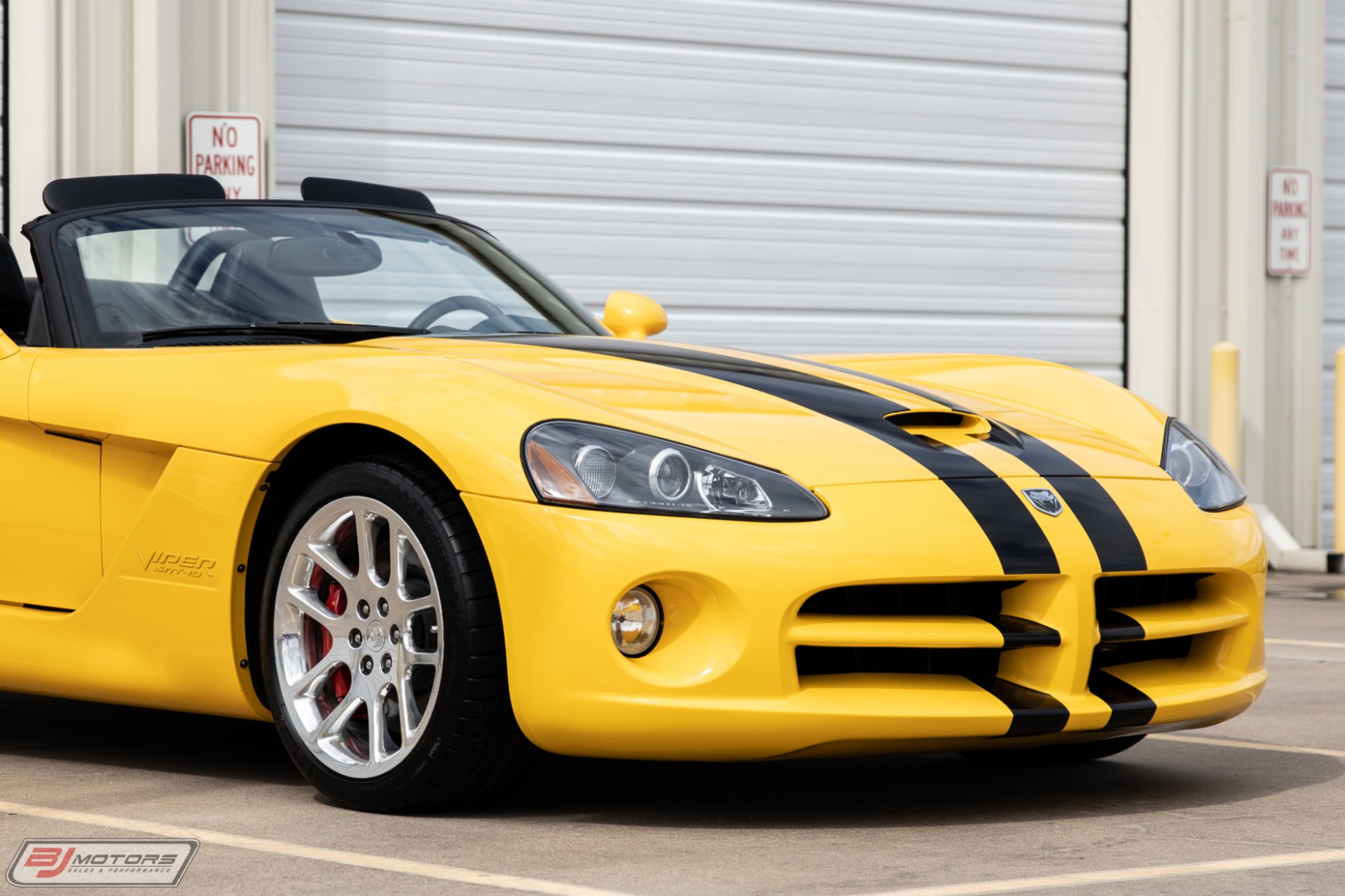 Used-2005-Dodge-Viper-SRT-10