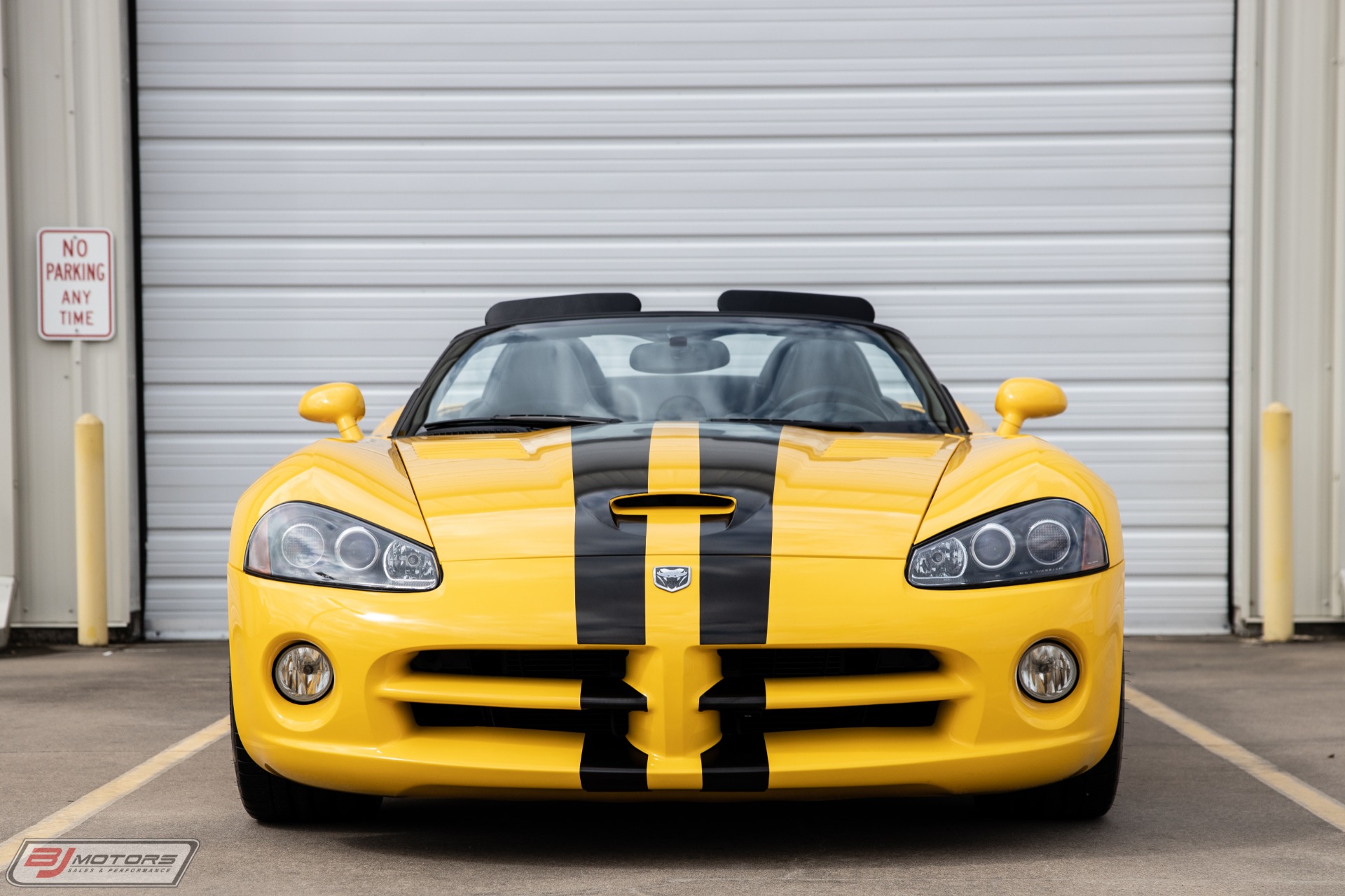 Used-2005-Dodge-Viper-SRT-10