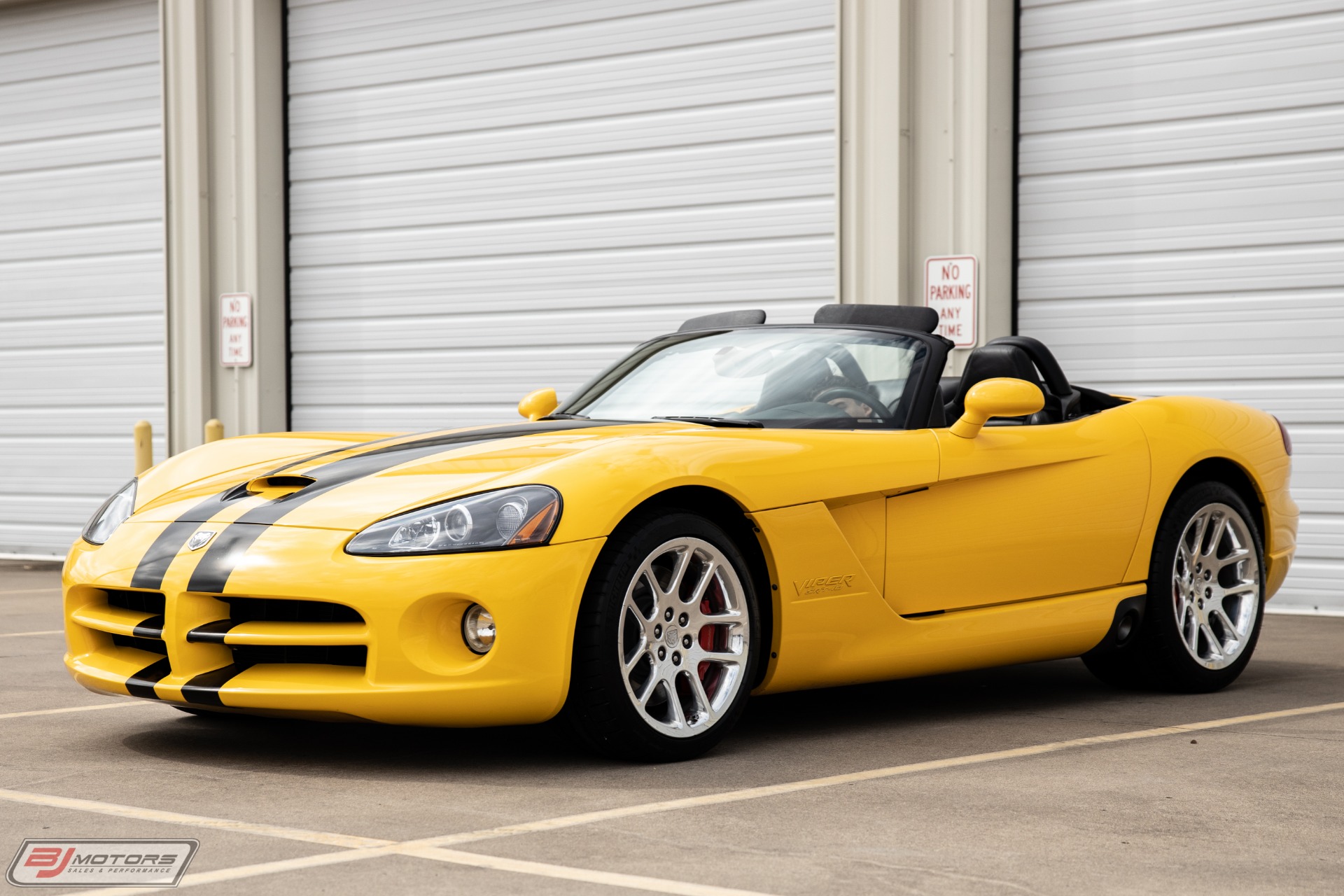 Used-2005-Dodge-Viper-SRT-10