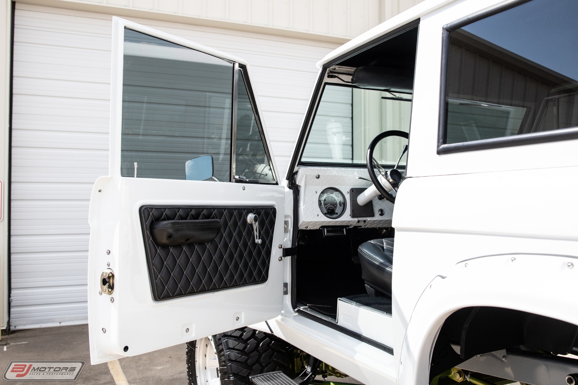 Used-1973-Ford-Bronco-Custom-Resto-Mod