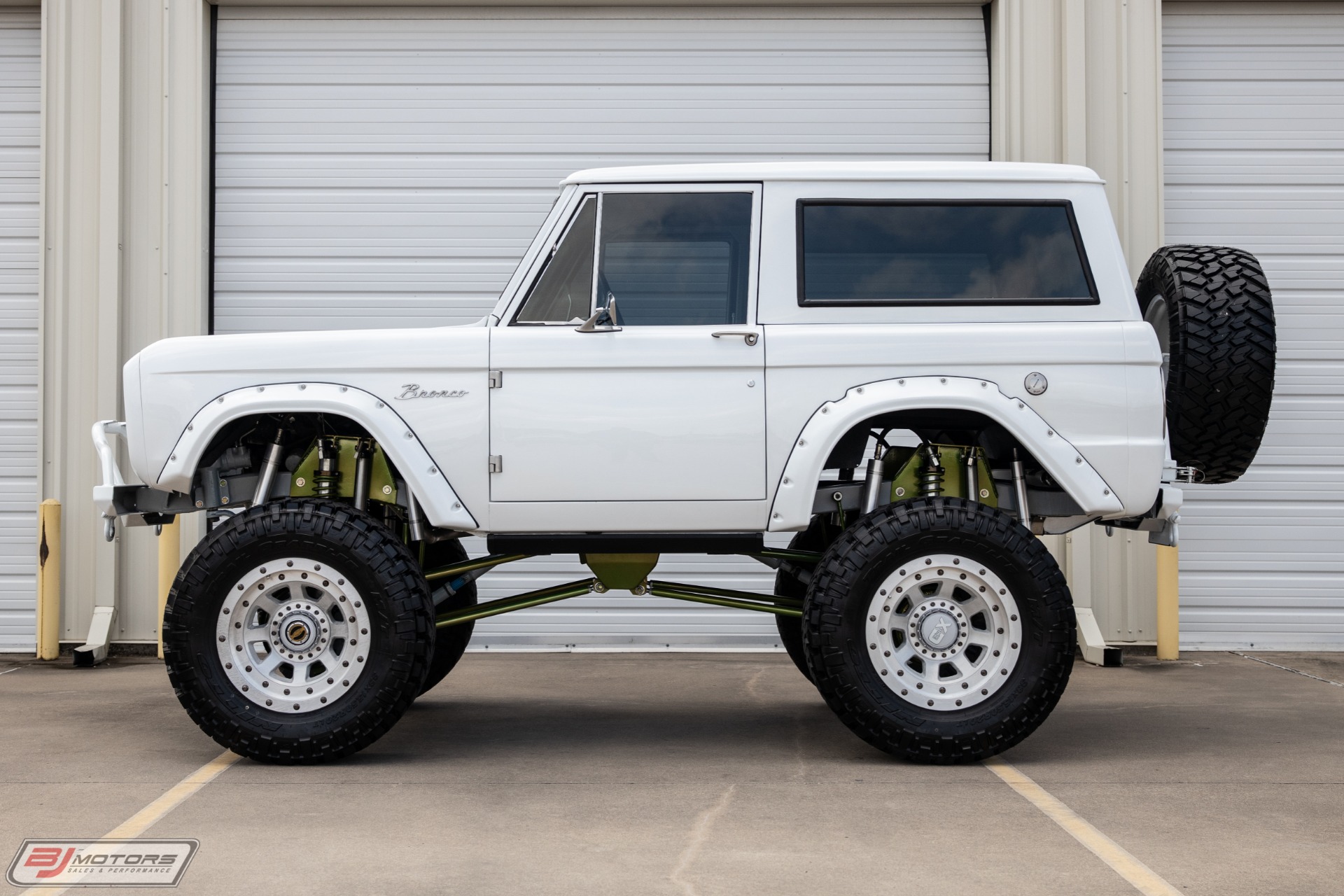 Used-1973-Ford-Bronco-Custom-Resto-Mod