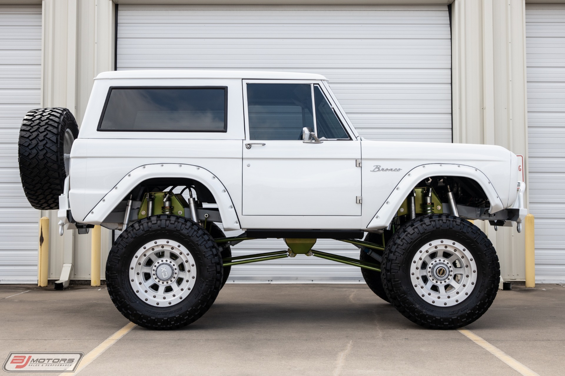 Used-1973-Ford-Bronco-Custom-Resto-Mod