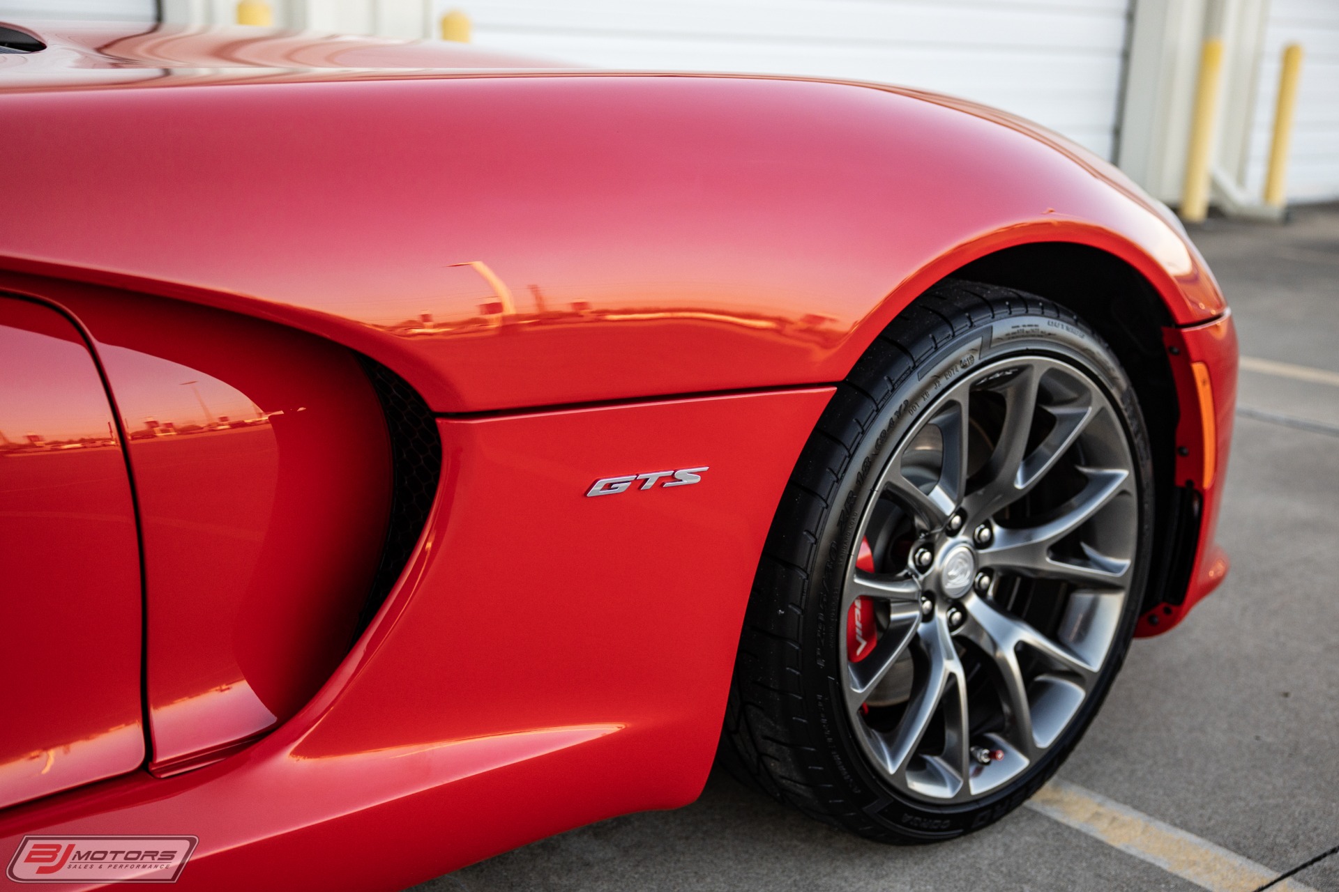 Used-2013-Dodge-Viper-GTS