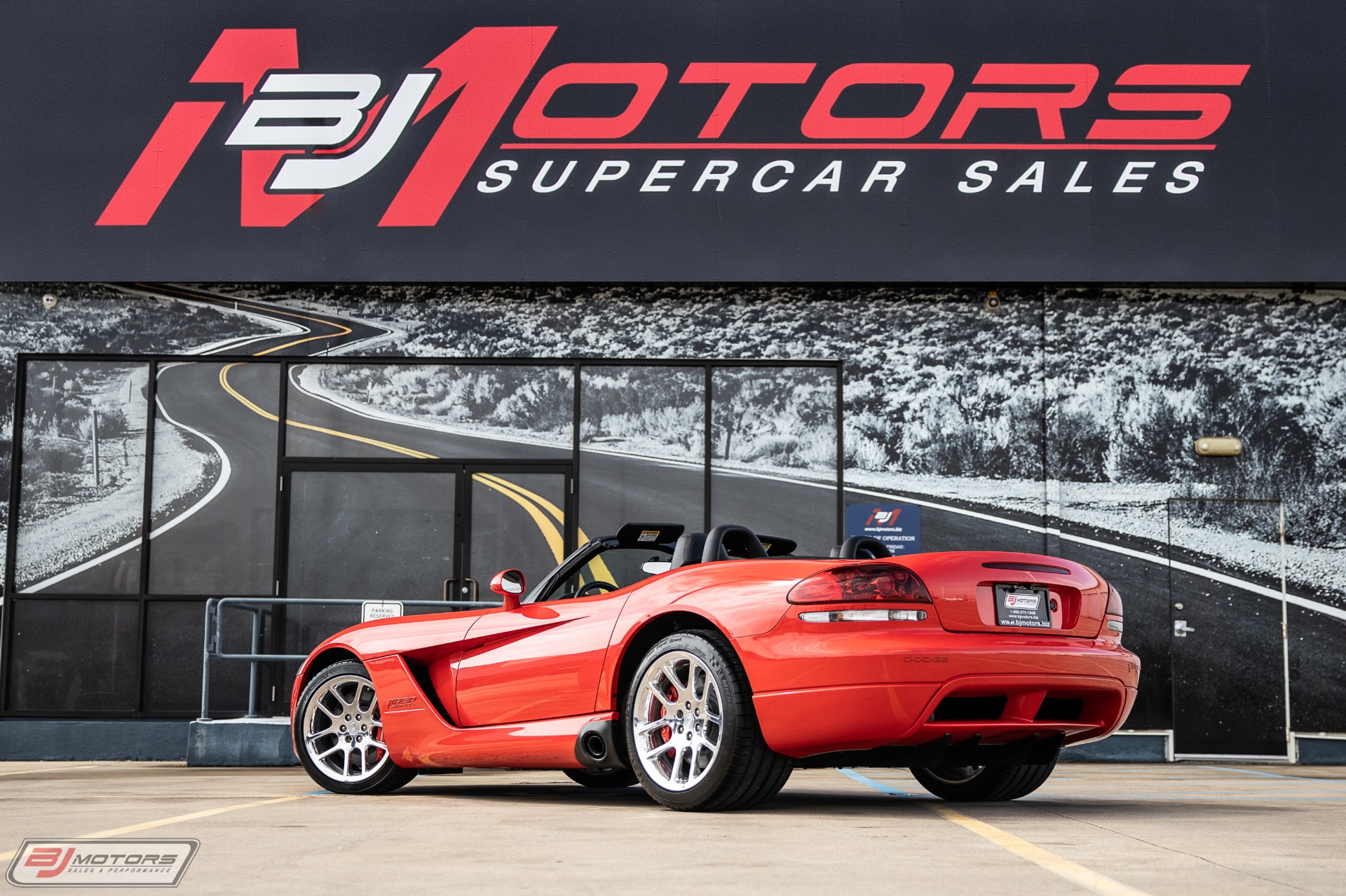 Used-2004-Dodge-Viper-SRT-10