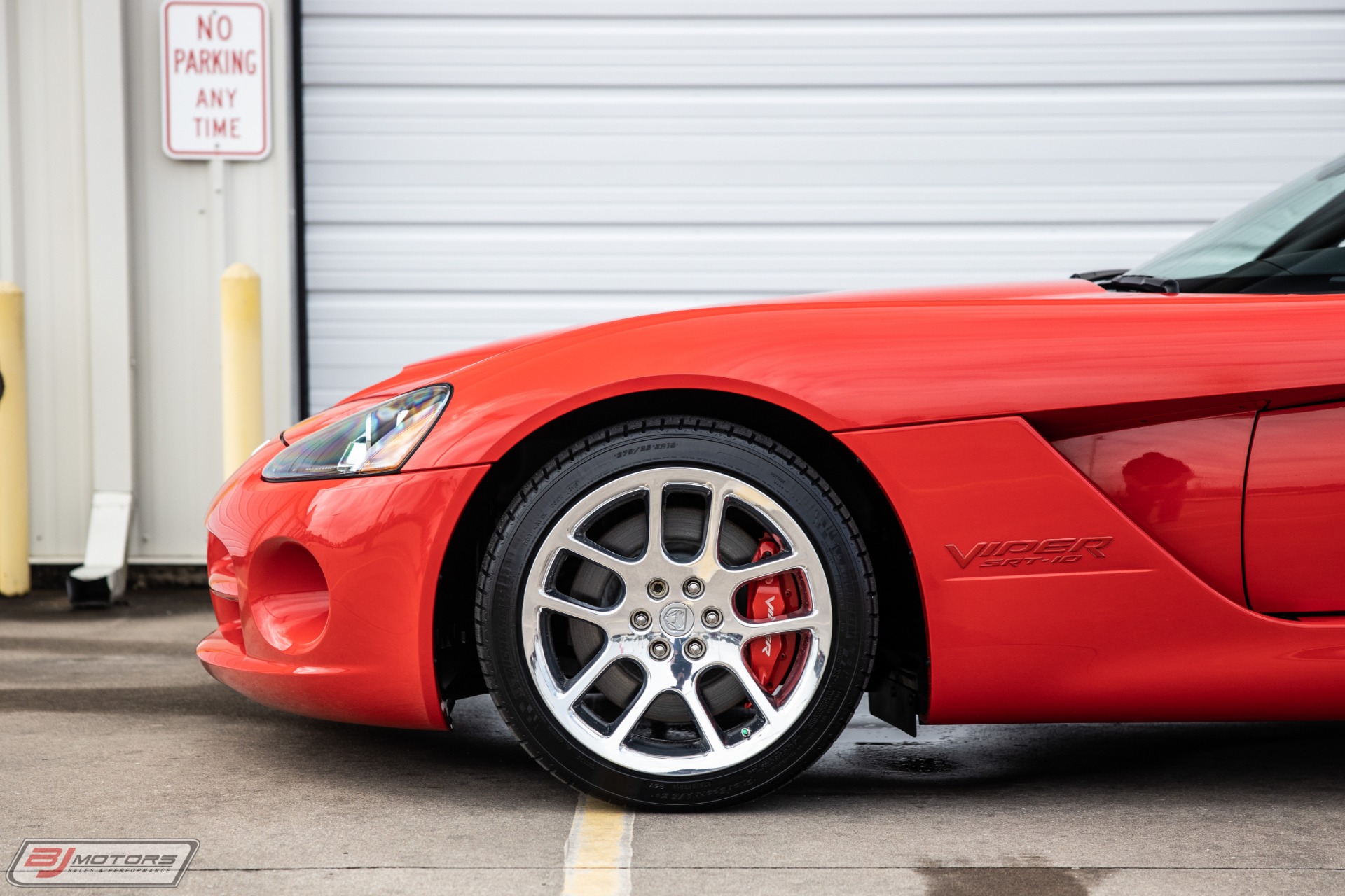 Used-2004-Dodge-Viper-SRT-10