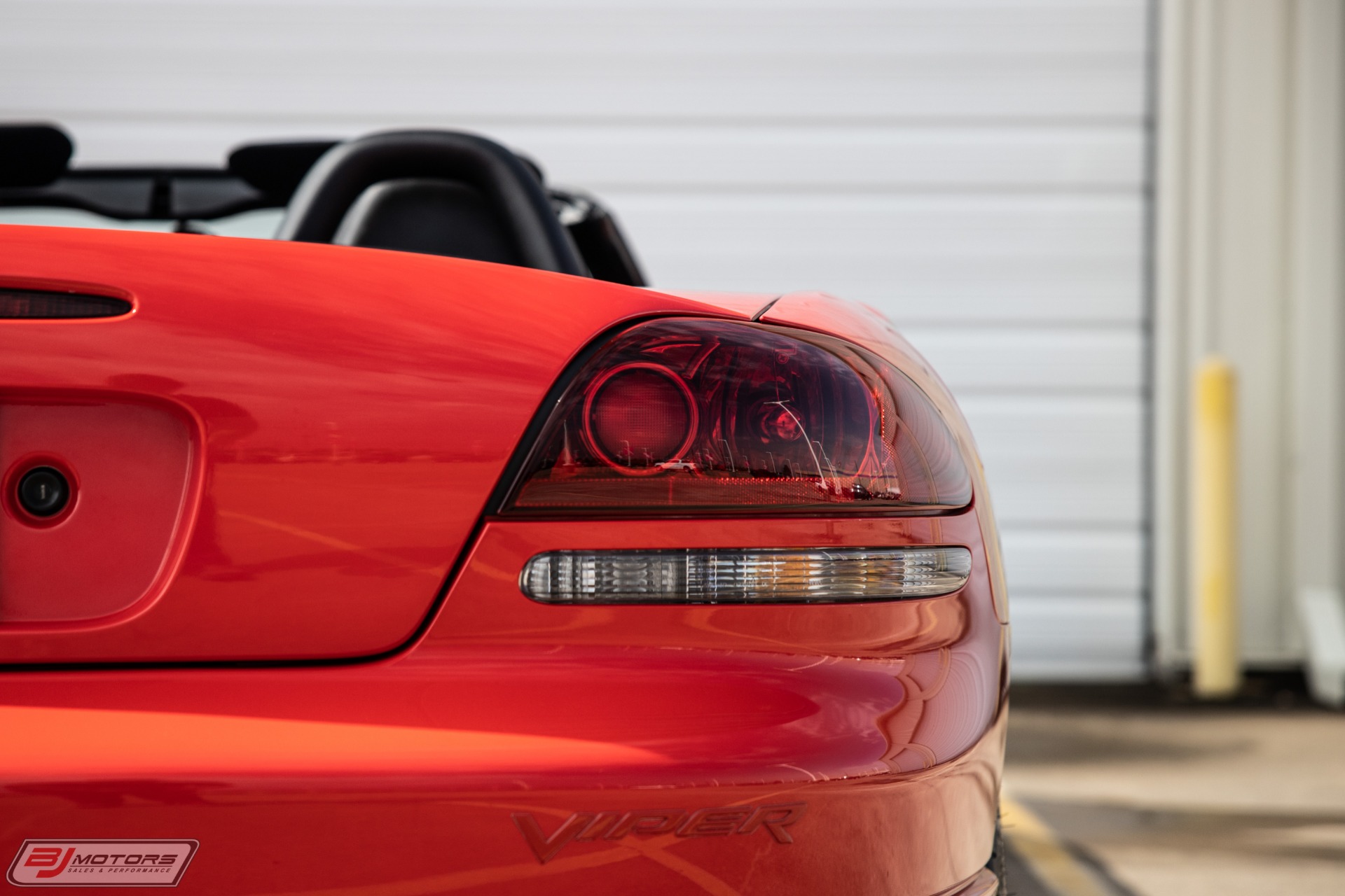 Used-2004-Dodge-Viper-SRT-10