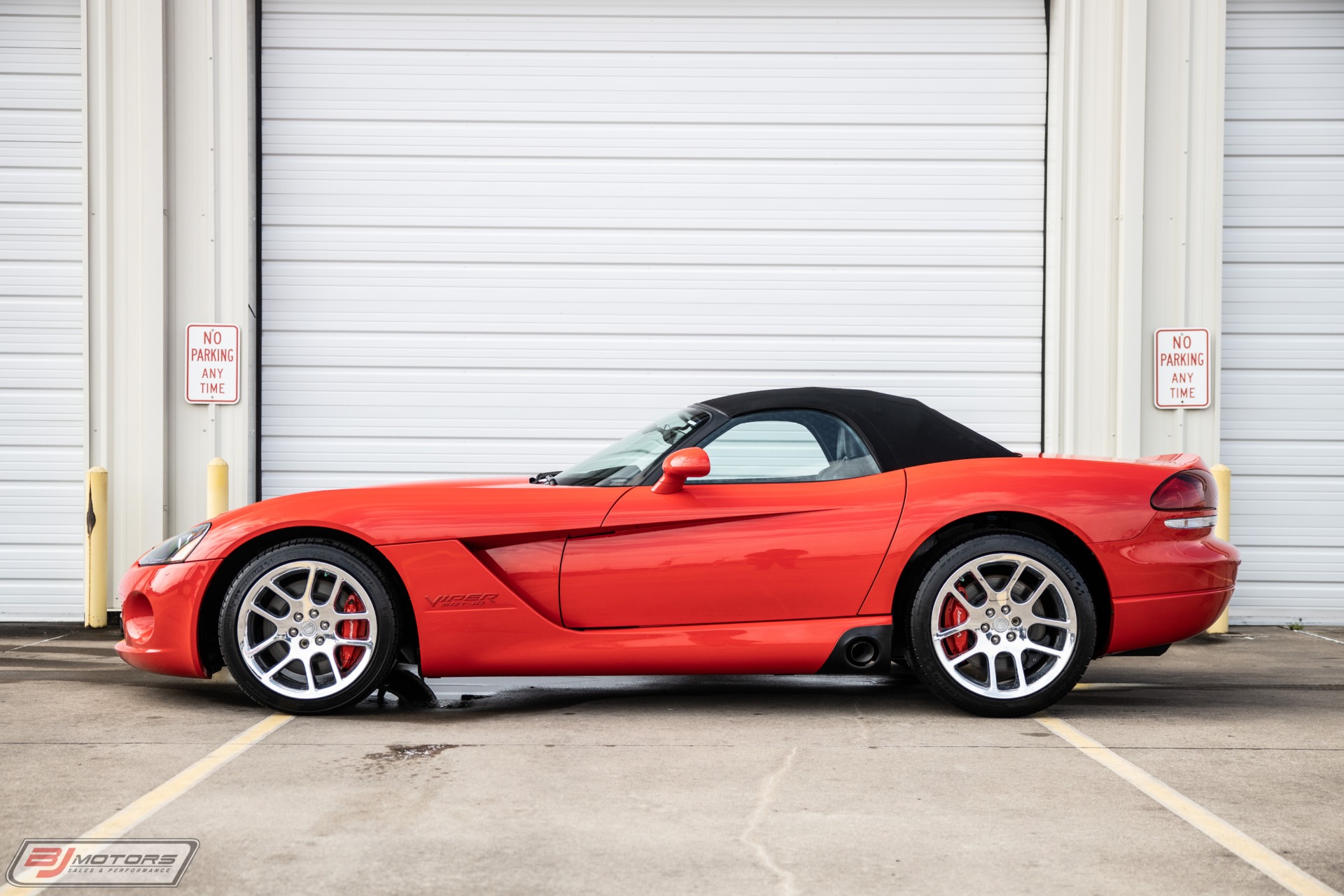 Used-2004-Dodge-Viper-SRT-10