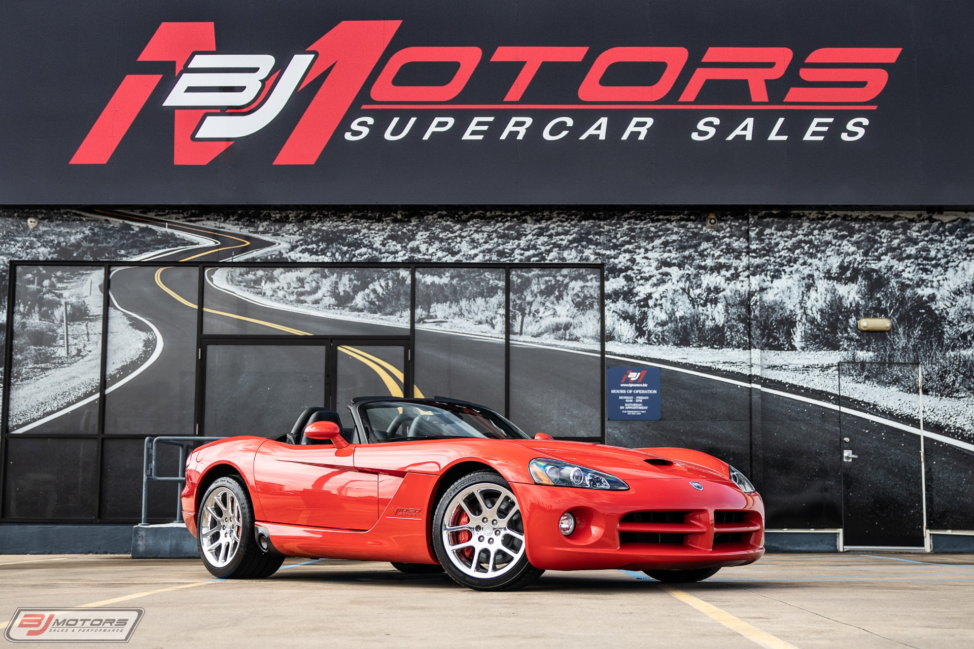 Used-2004-Dodge-Viper-SRT-10