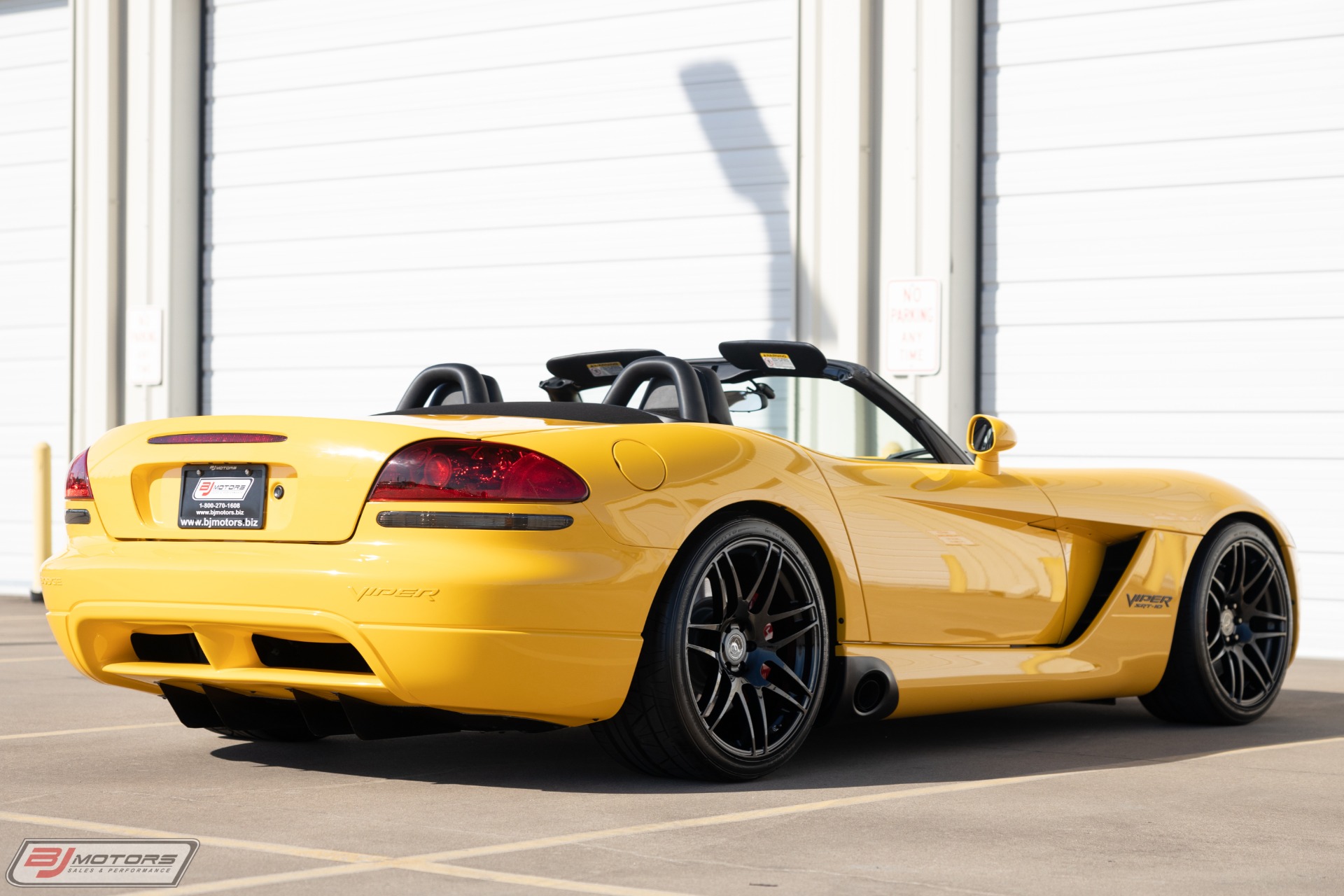 Used-2005-Dodge-Viper-SRT-10