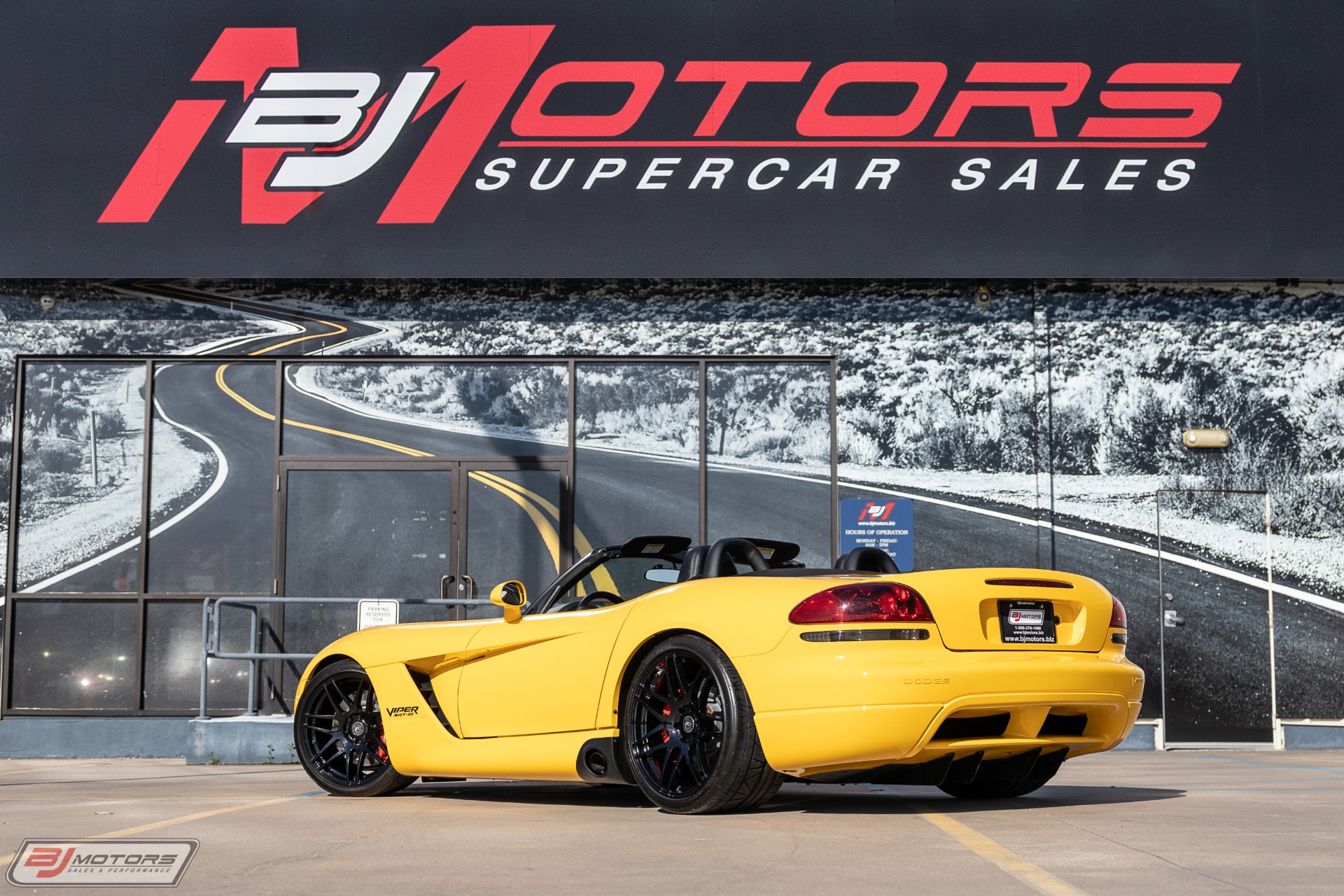 Used-2005-Dodge-Viper-SRT-10