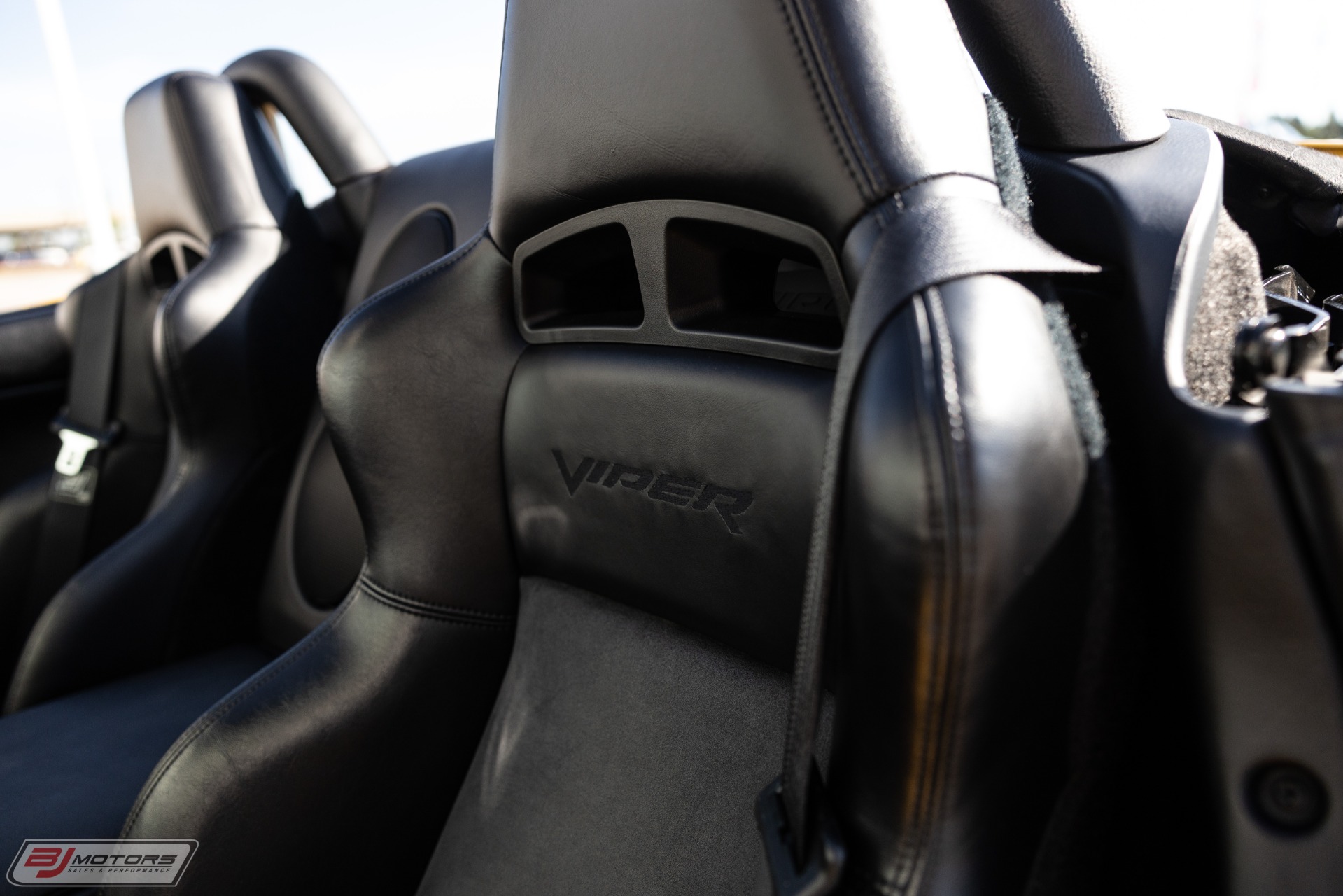 Used-2005-Dodge-Viper-SRT-10