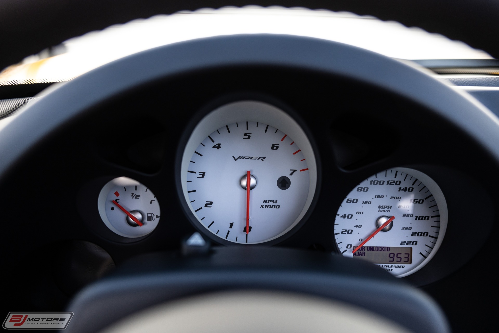 Used-2005-Dodge-Viper-SRT-10