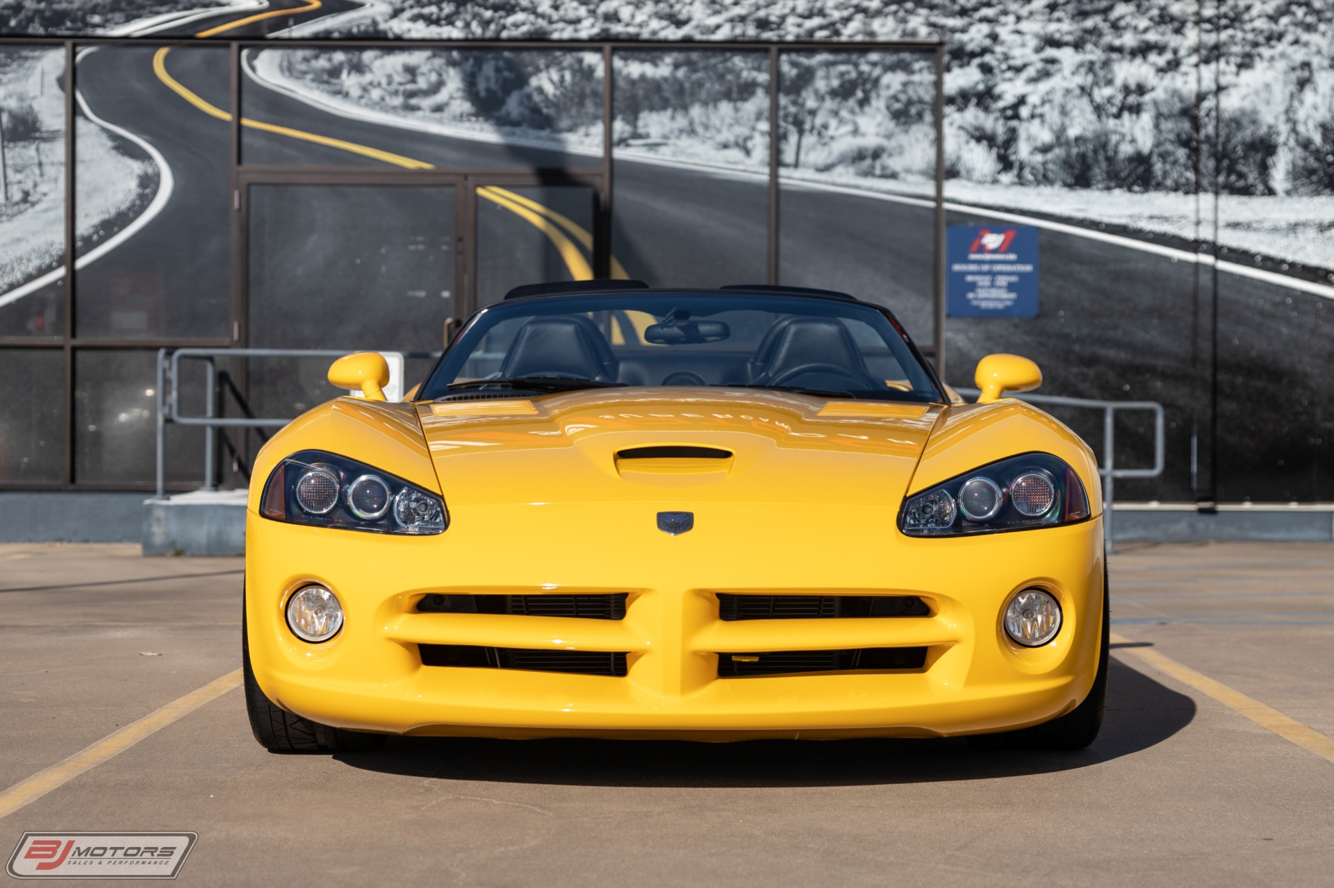 Used-2005-Dodge-Viper-SRT-10